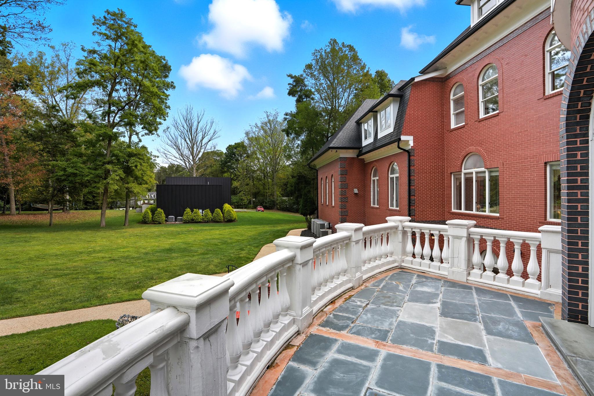 STONELEDGE - Residential