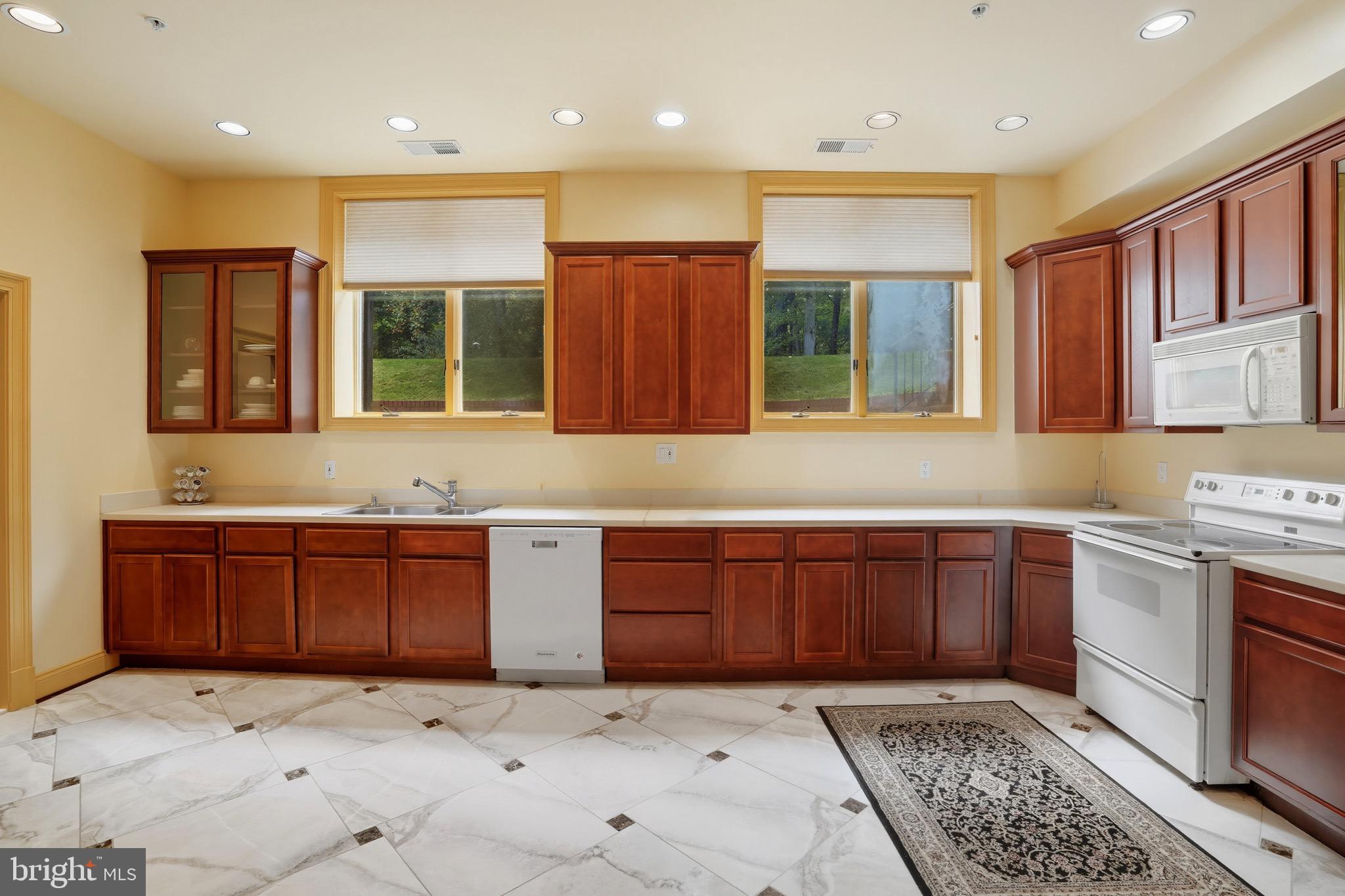 STONELEDGE - Residential