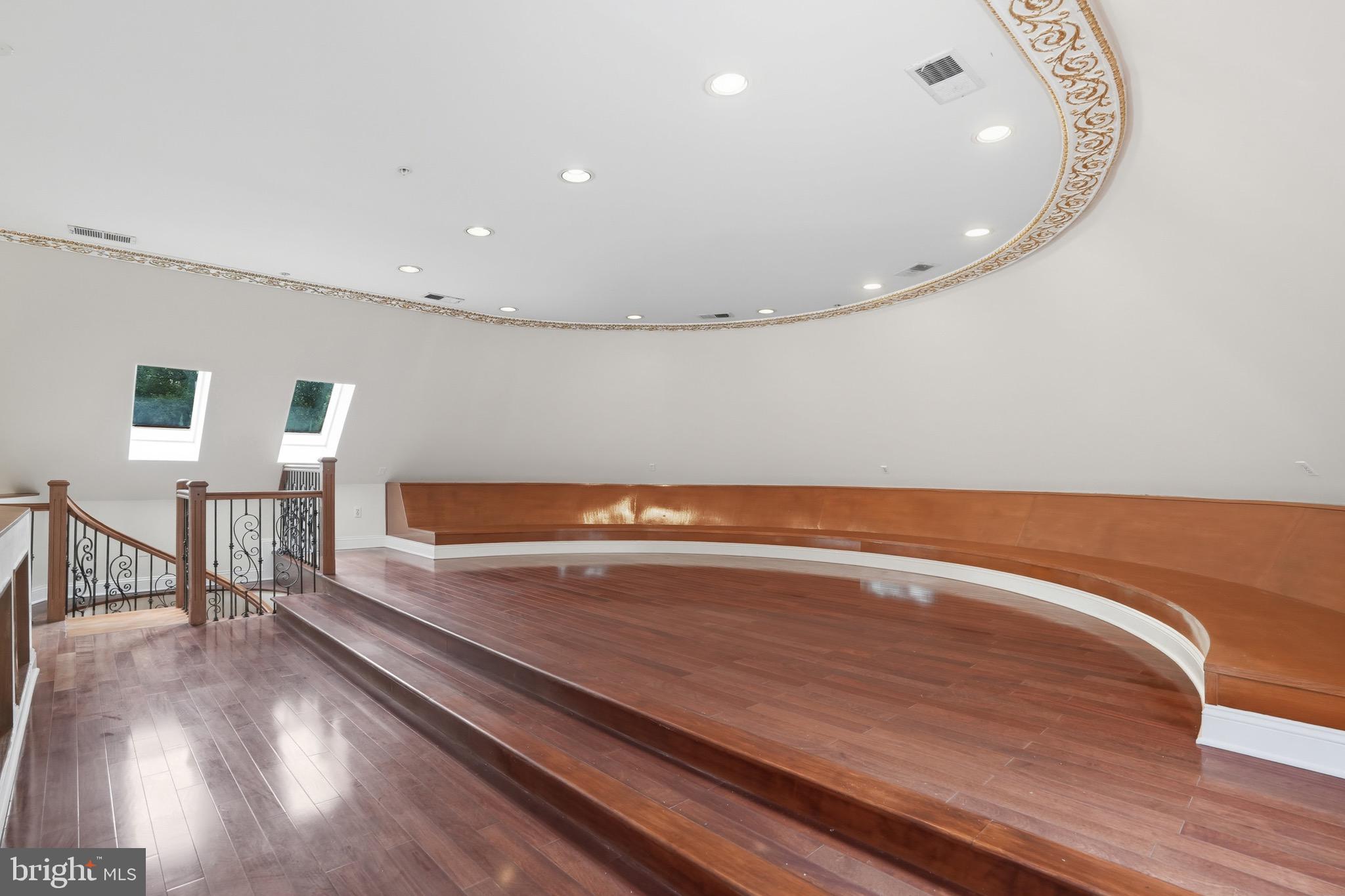 STONELEDGE - Residential