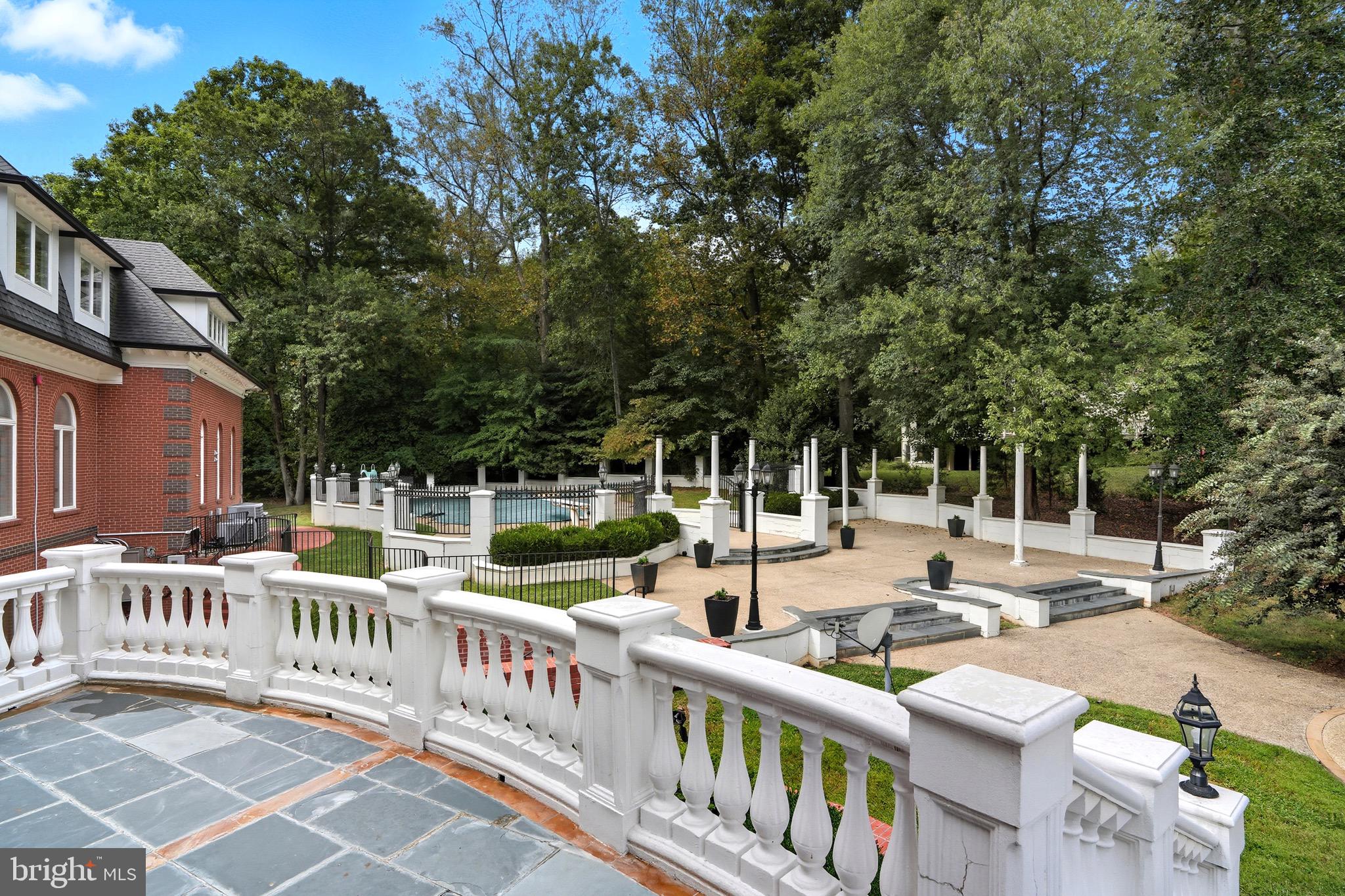 STONELEDGE - Residential