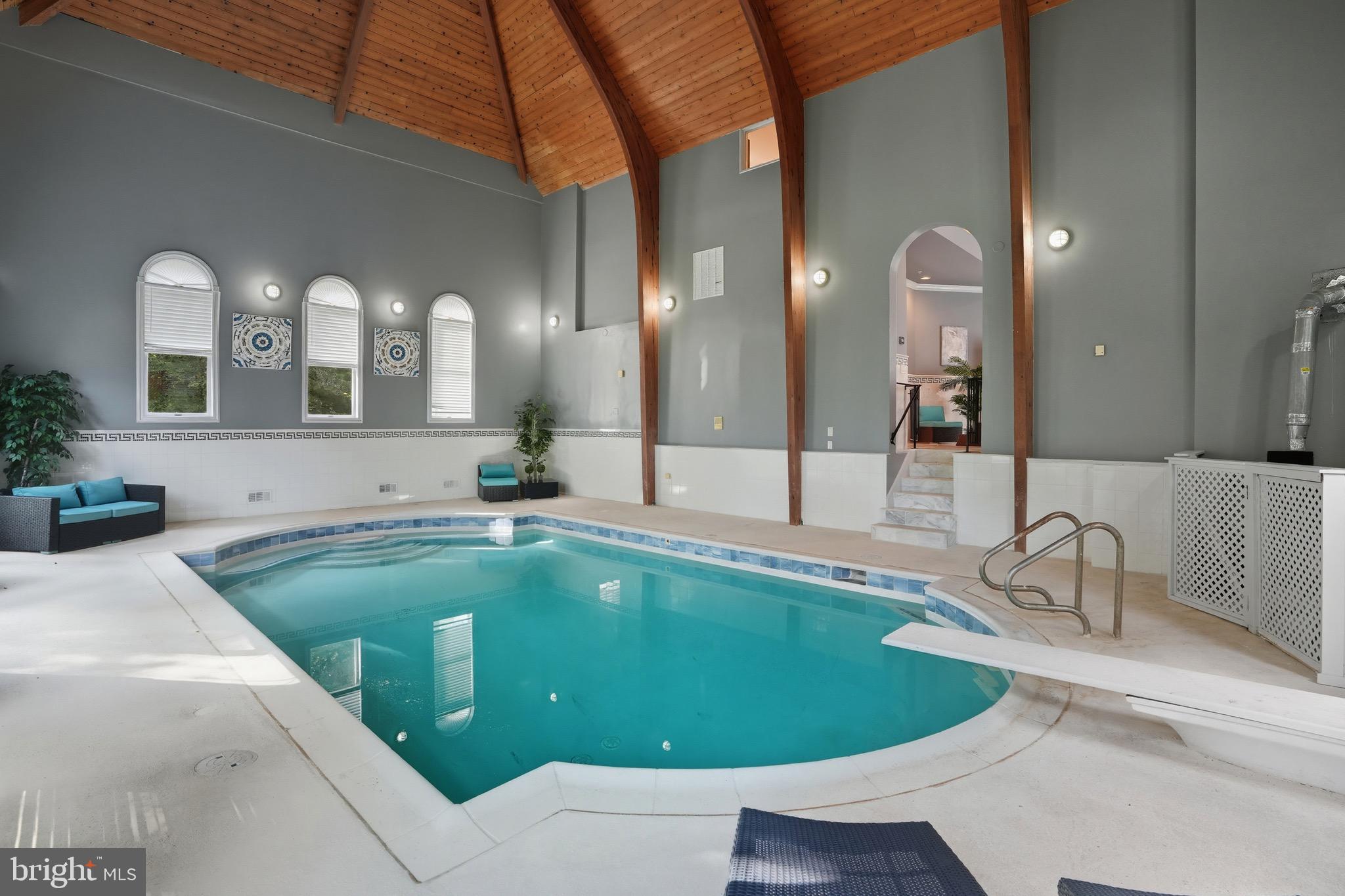 STONELEDGE - Residential