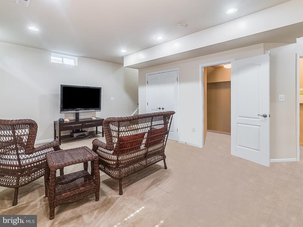 STAFFORD LAKES VILLAGE - Residential