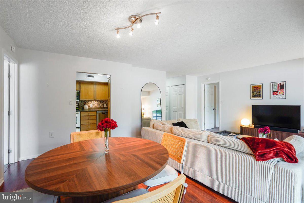 RENAISSANCE AT TYSONS - Residential