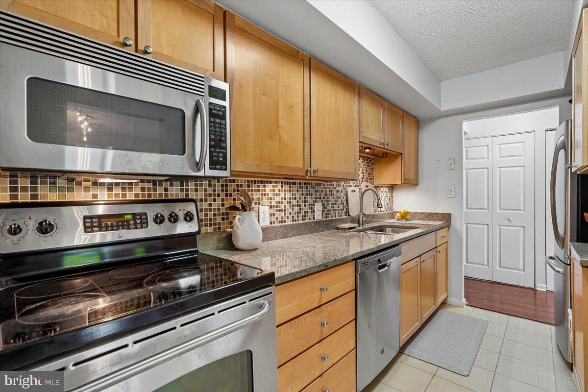 RENAISSANCE AT TYSONS - Residential