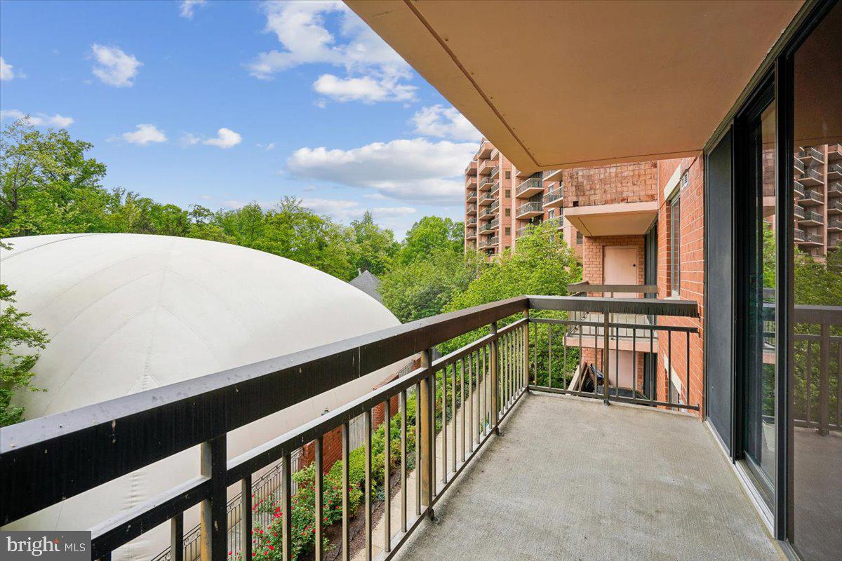 RENAISSANCE AT TYSONS - Residential