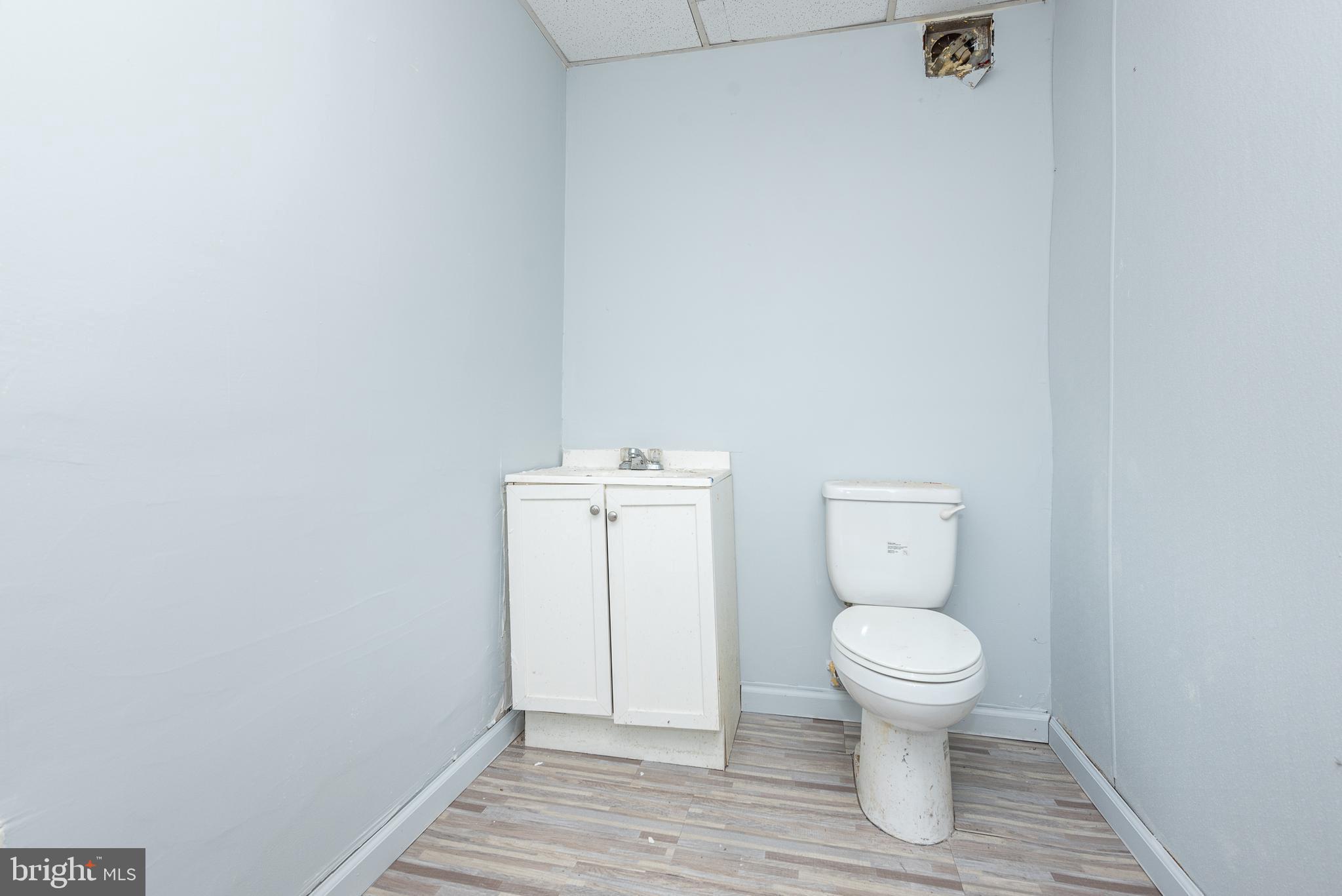 ROSEDALE - Commercial Lease