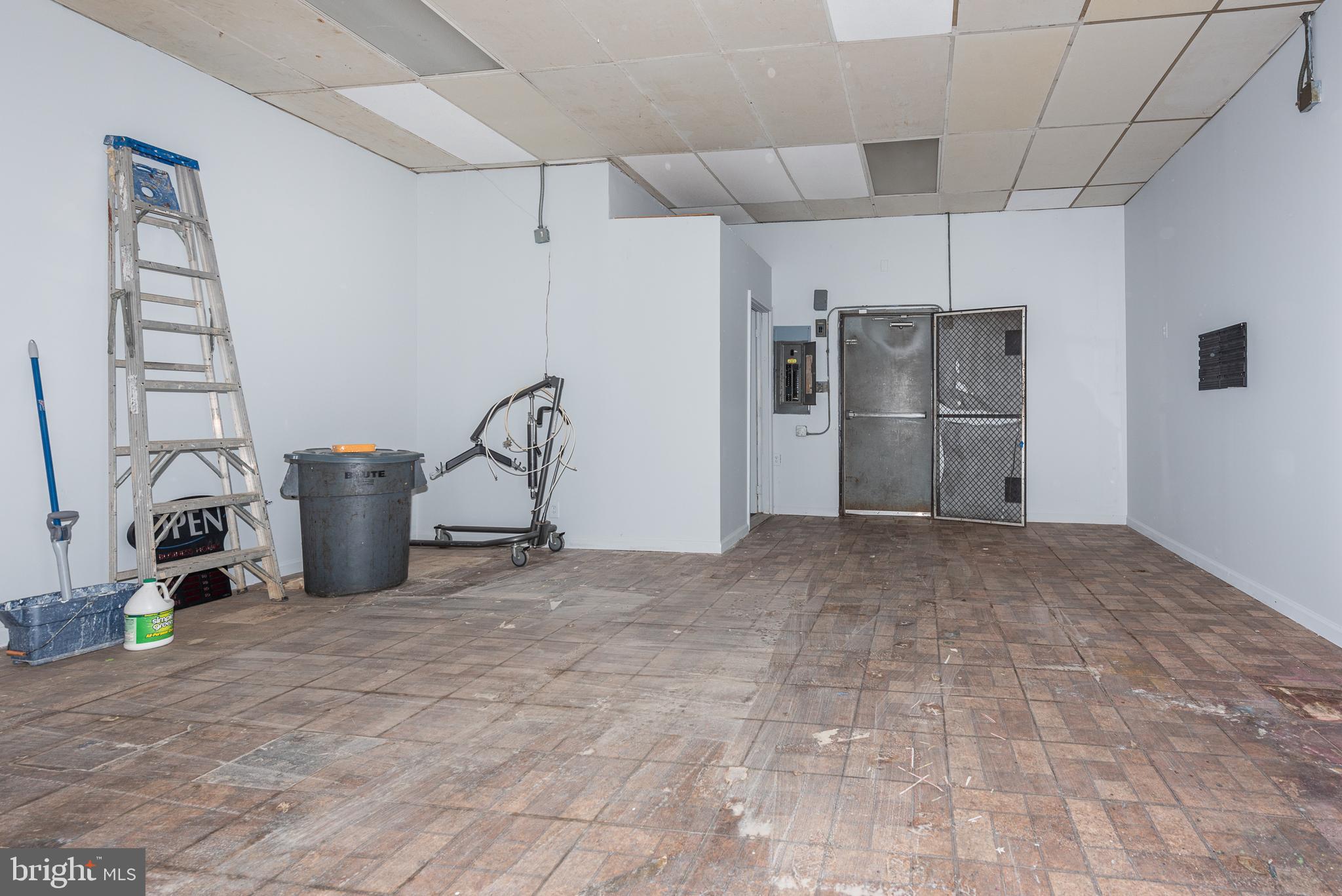 ROSEDALE - Commercial Lease