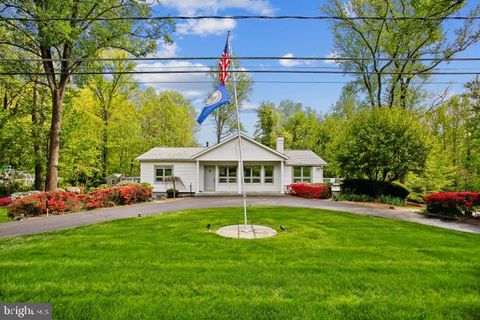 Photo of 3513 Beverly Drive, ANNANDALE, VA 22003 (MLS # VAFX2313088)