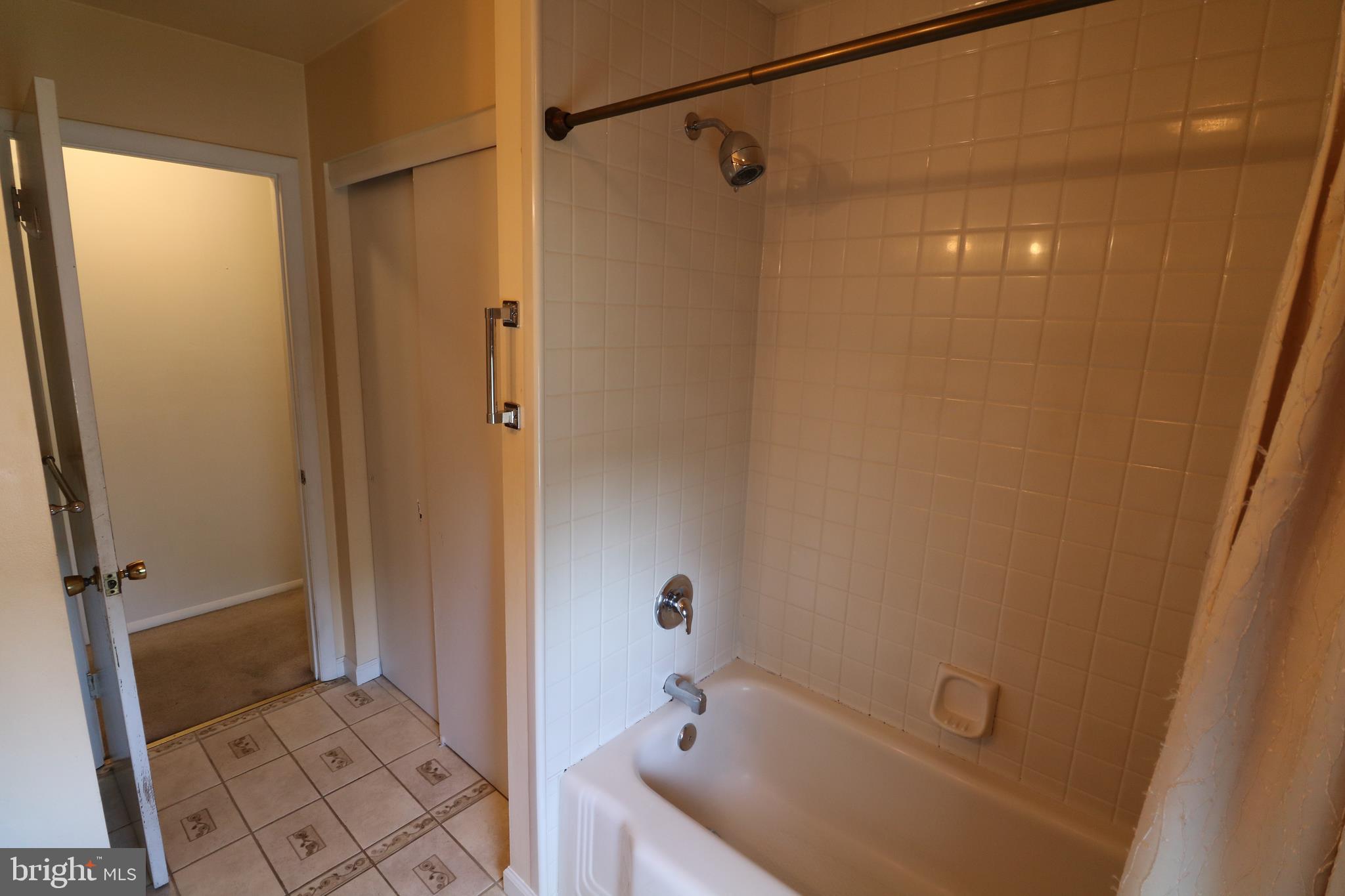 WHISPERING VALLEY - Residential