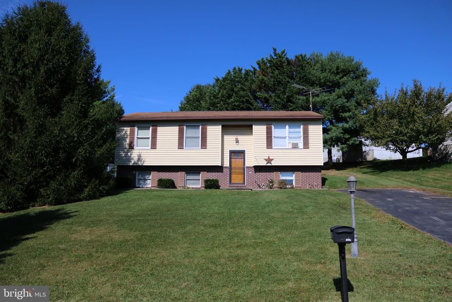 4 bedroom in Whispering Valley! All appliances convey and available for immediate occupancy!