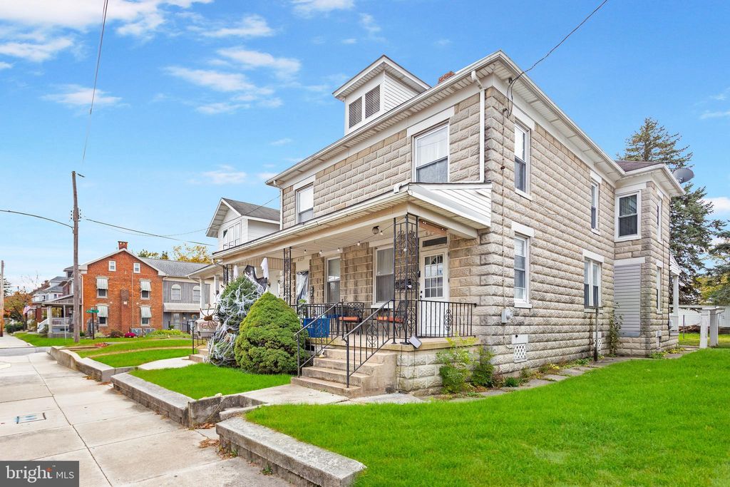 Photo of 625 York Street 625 1/2, HANOVER, PA 17331 (MLS # PAYK2092746)