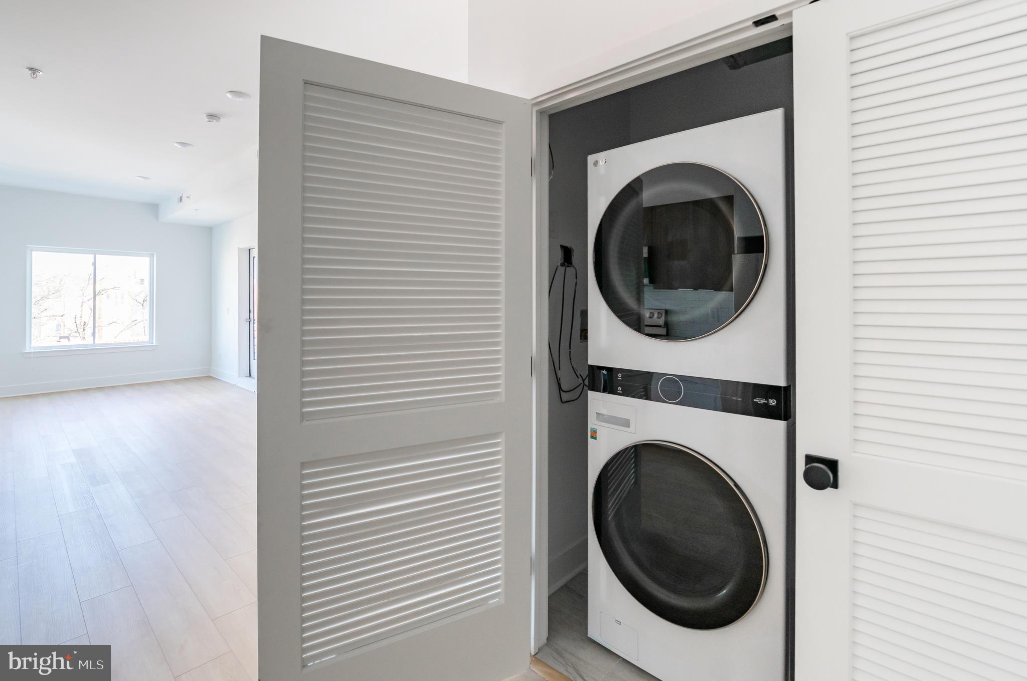 UNIVERSITY CITY - Residential Lease