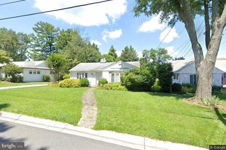 Nice 1 level home in a great neighborhood.   Wheelchair accessible.   Kitchen has breakfast area, separate dining room, large living room in the front, and a big family room with wet bar.  Full sized washer / dryer.  Fenced yard.      Bus stop within 2 blocks, Bethesda Metro just 2.4 miles.  Close to shopping (Wildwood Plaza and Montgomery Mall.   Short distance to downtown Bethesda, NIH, Walter Reed, Rockville and DC.