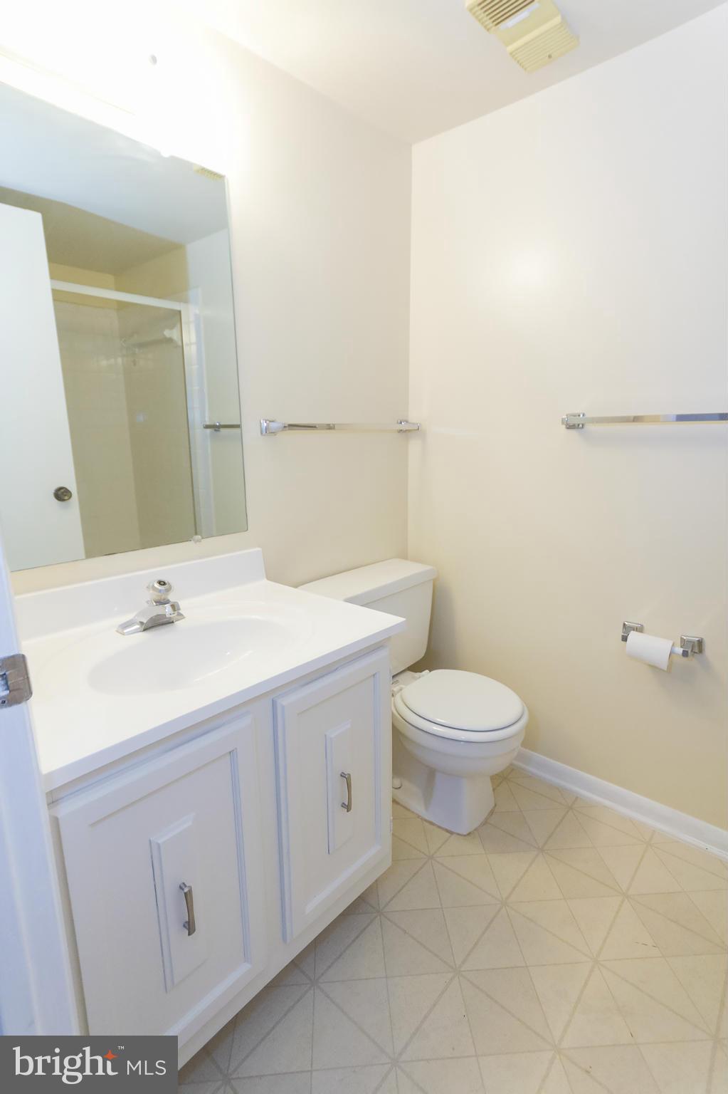 ROSSMOOR MUTUAL #19B - Residential Lease