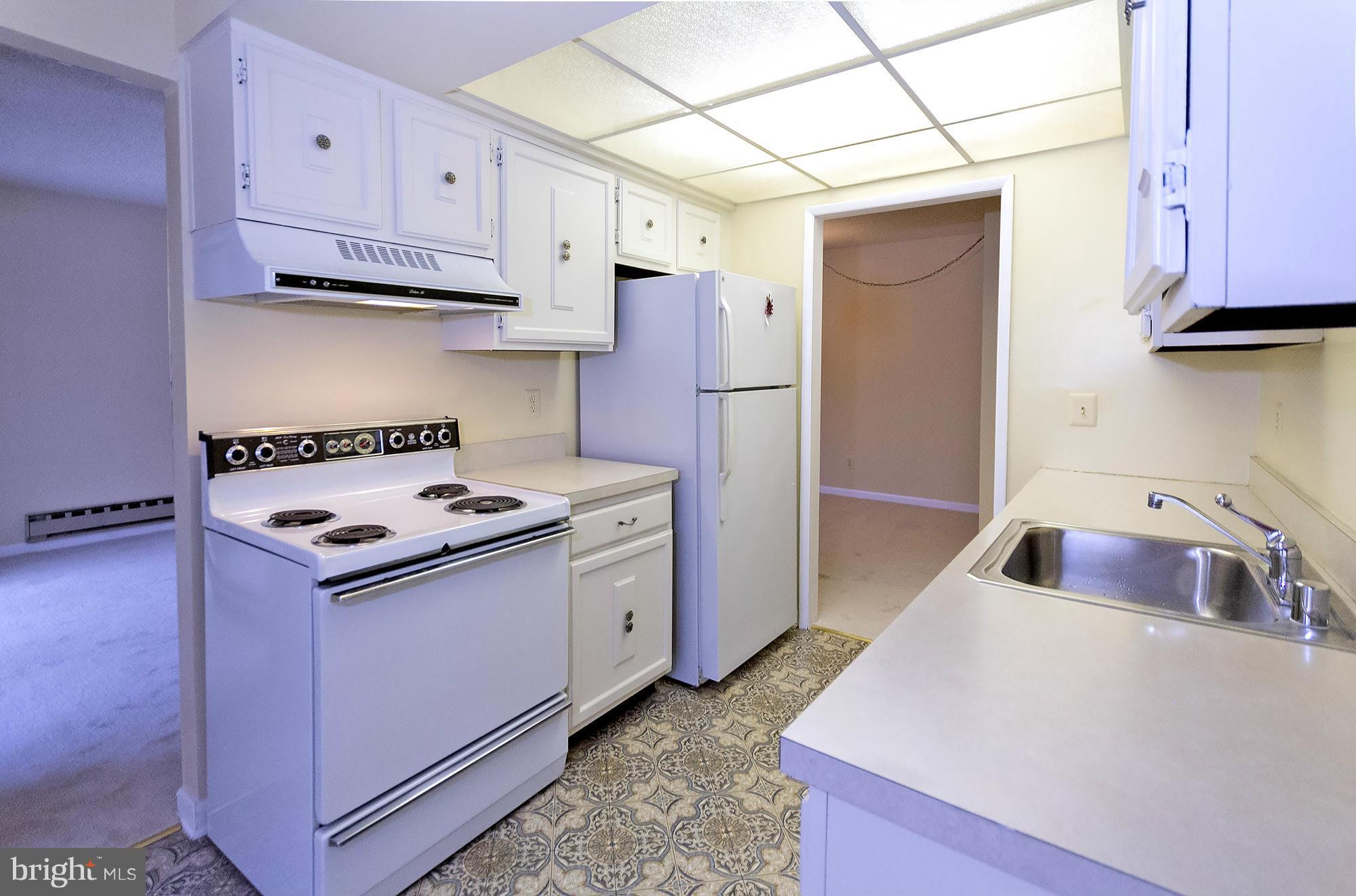 ROSSMOOR MUTUAL #19B - Residential Lease