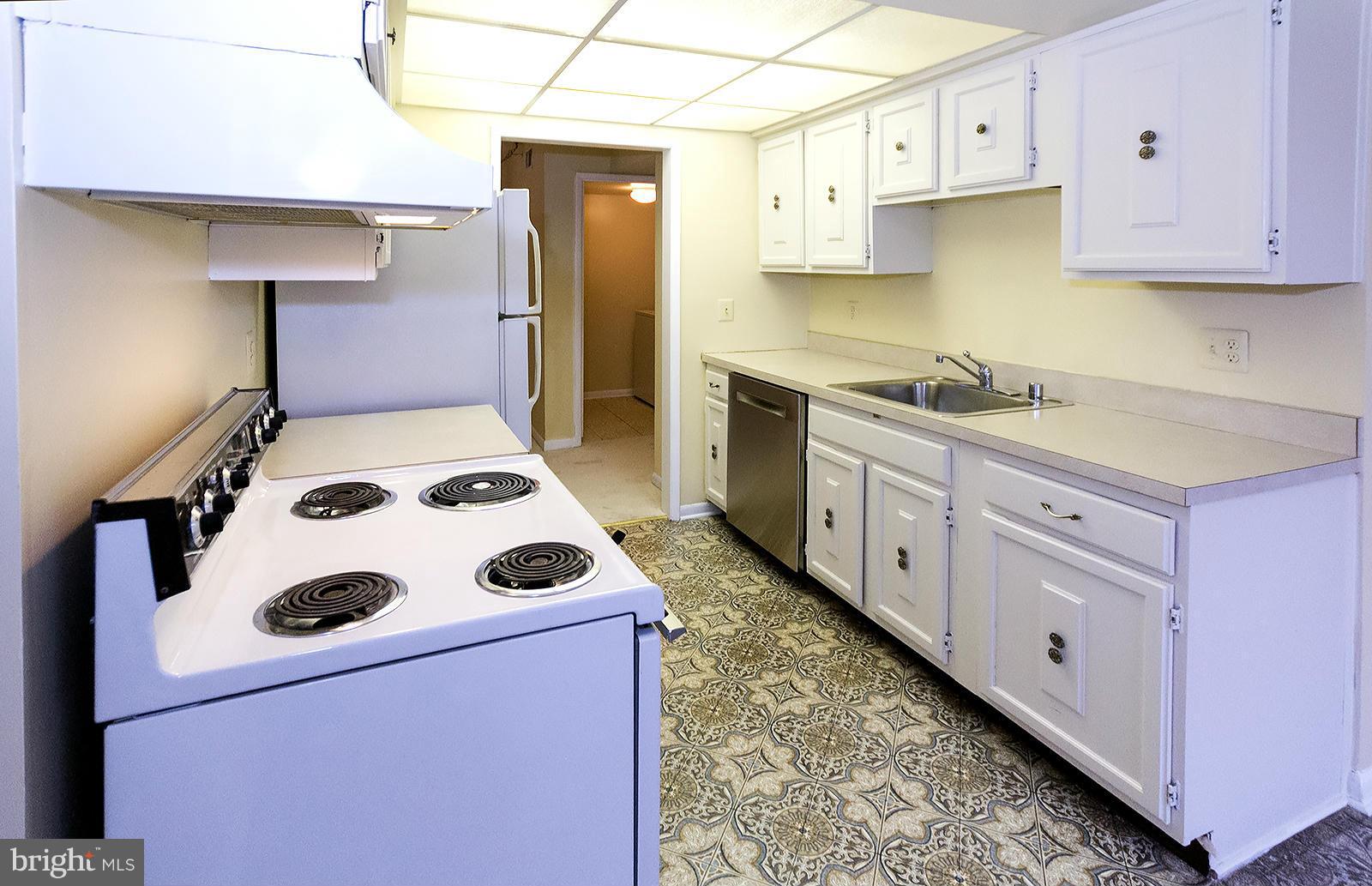 ROSSMOOR MUTUAL #19B - Residential Lease