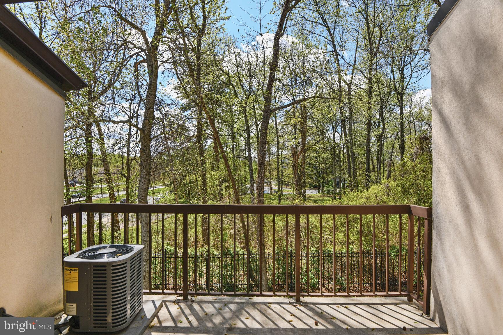 TREETOP CONDO - Residential