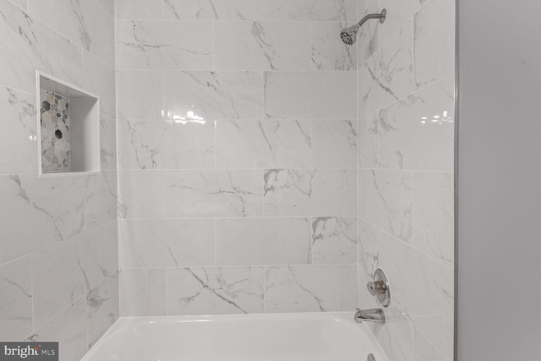 TREETOP CONDO - Residential