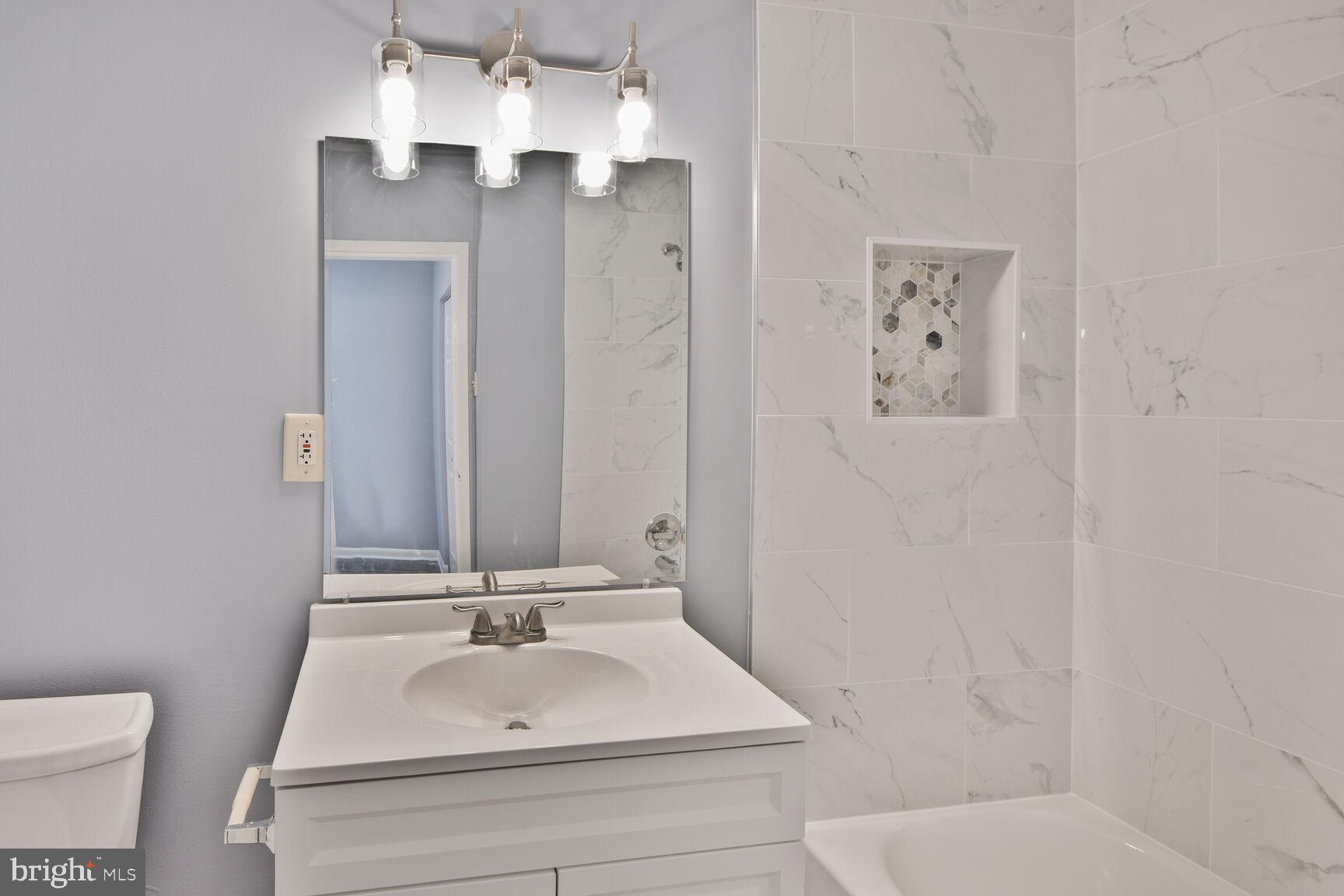 TREETOP CONDO - Residential