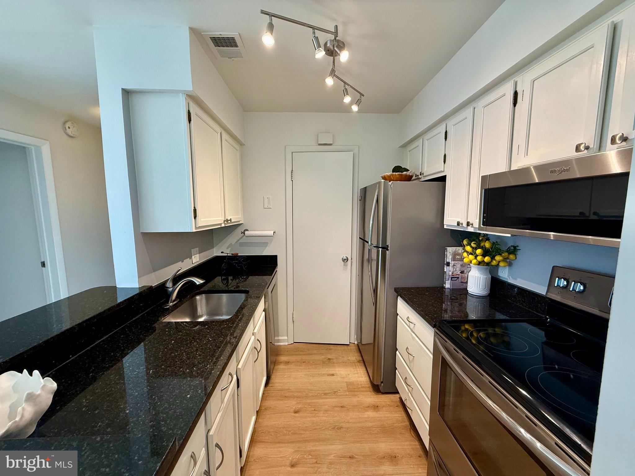 TOWN CENTER - Residential Lease