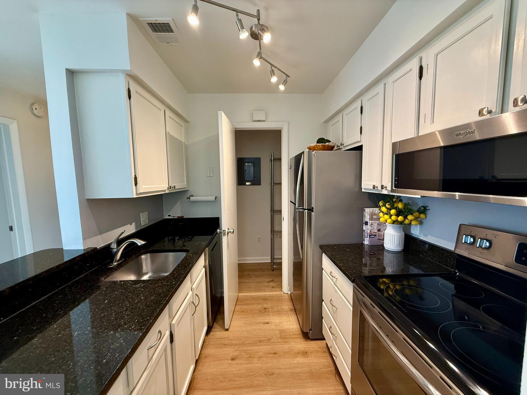 TOWN CENTER - Residential Lease