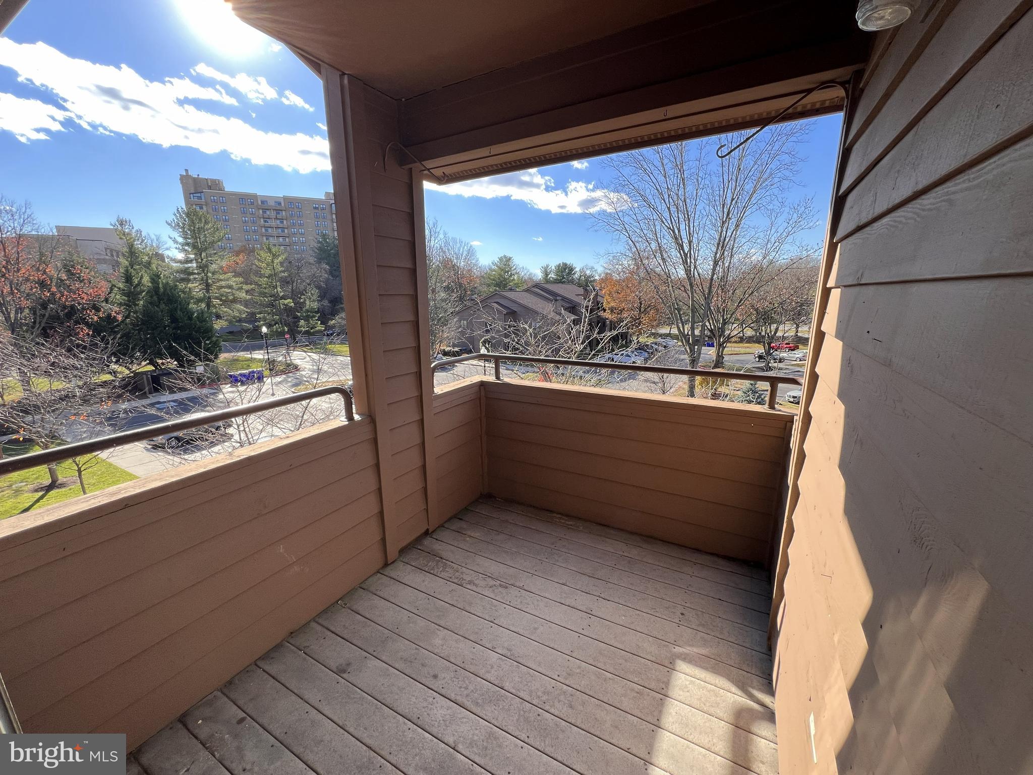 TOWN CENTER - Residential Lease