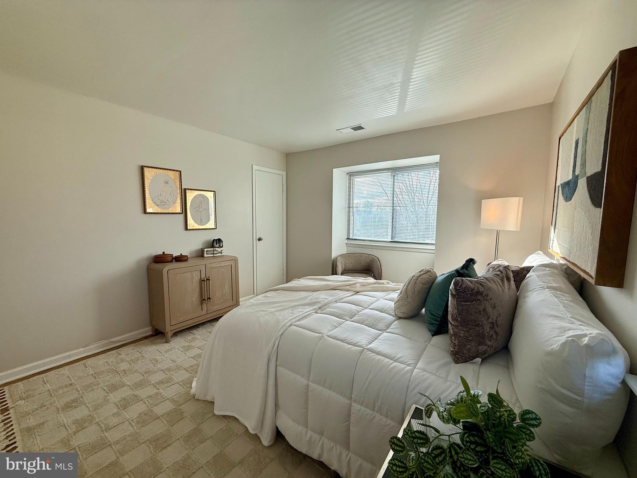 TOWN CENTER - Residential Lease