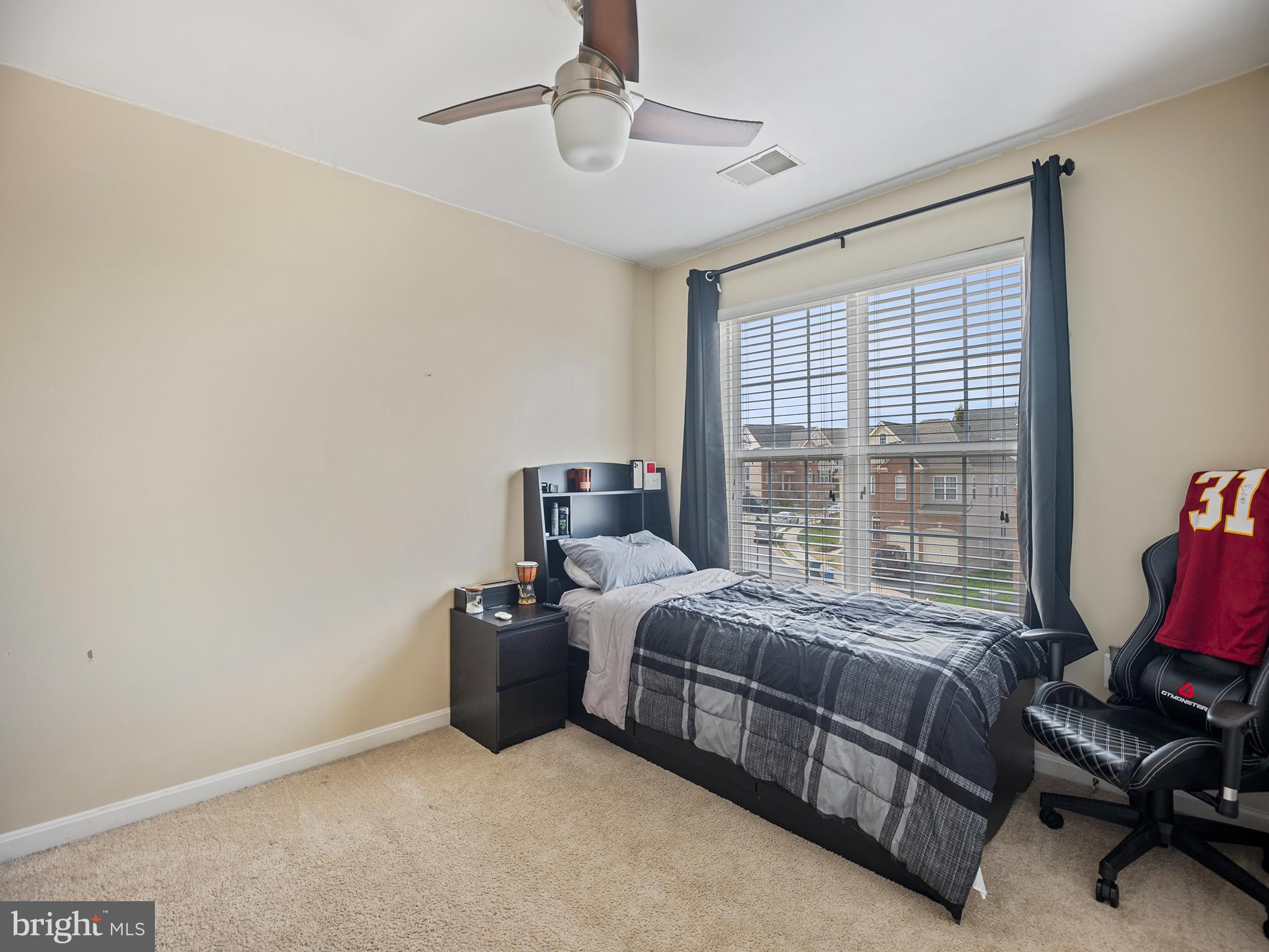 LYNDAM HILL - Residential