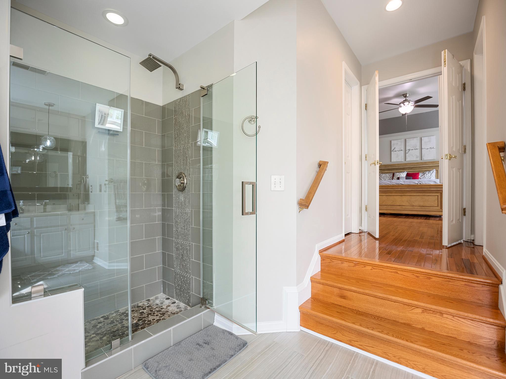 LYNDAM HILL - Residential