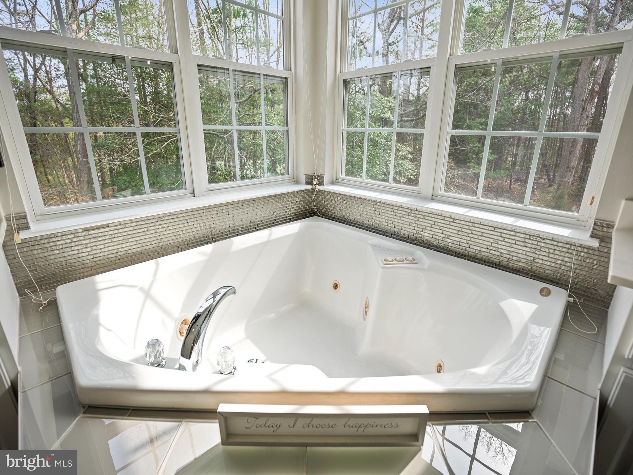 LYNDAM HILL - Residential