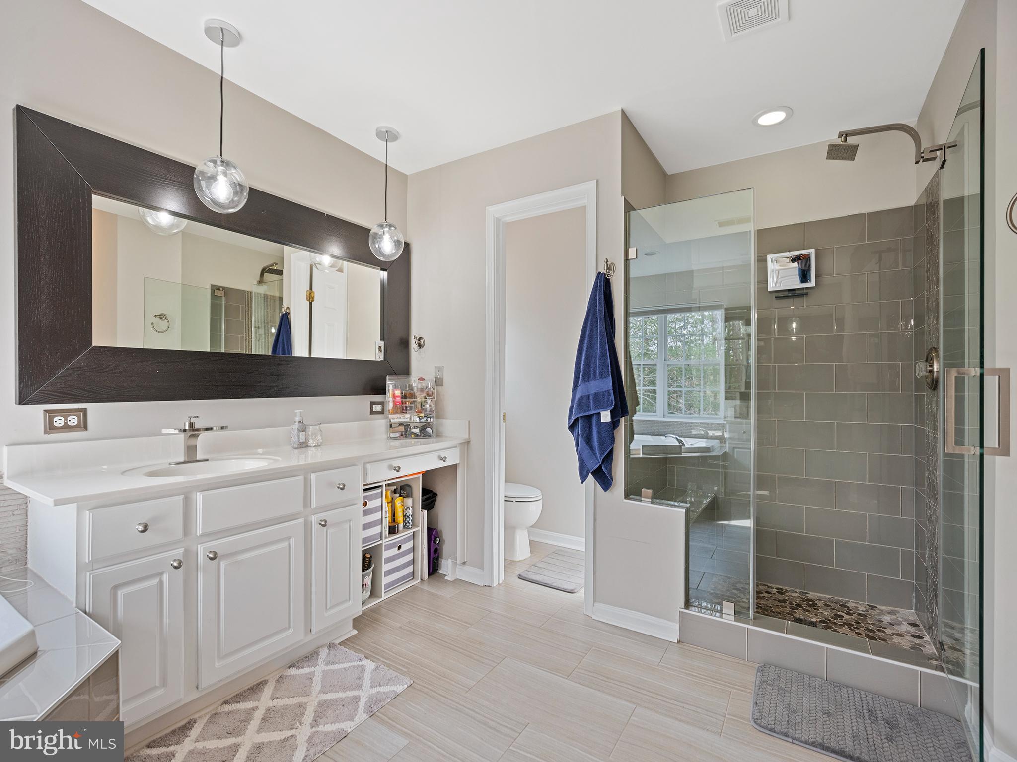 LYNDAM HILL - Residential