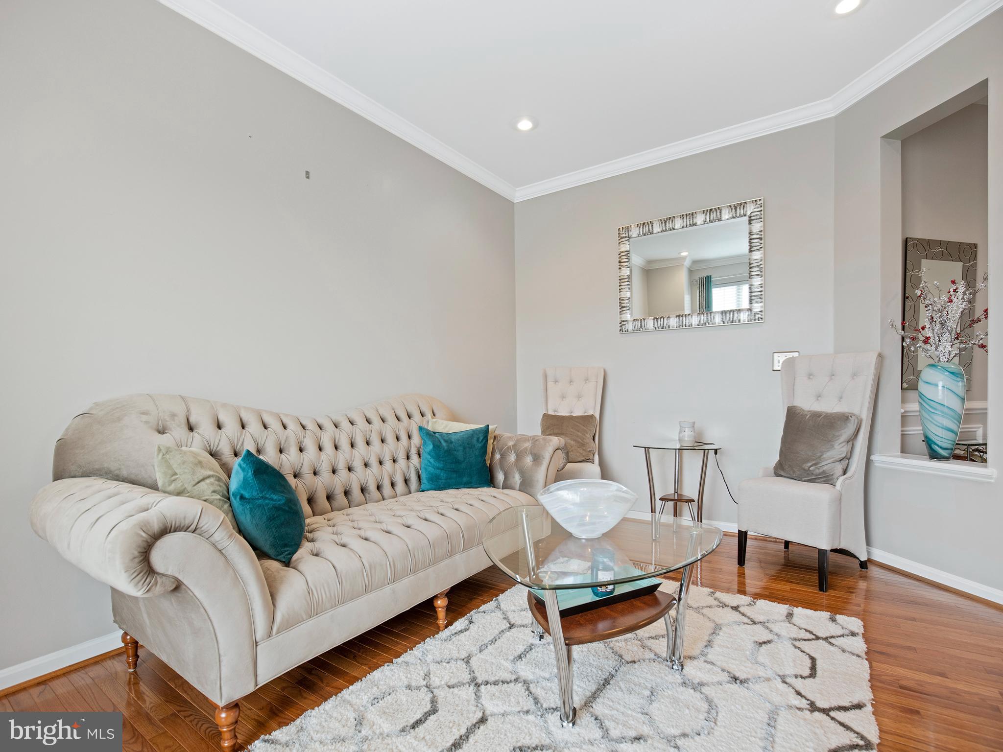 LYNDAM HILL - Residential