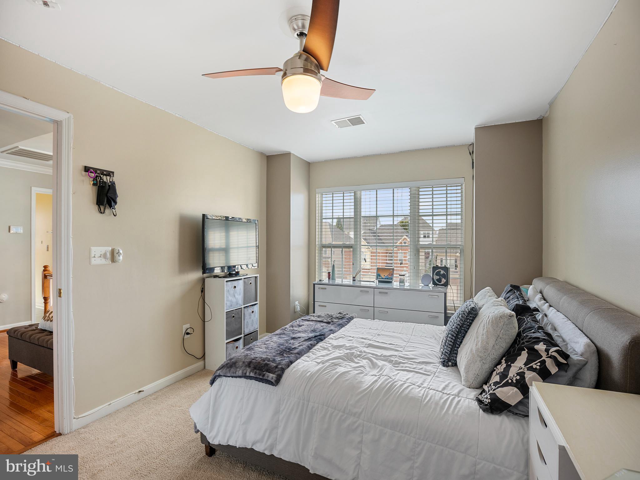 LYNDAM HILL - Residential