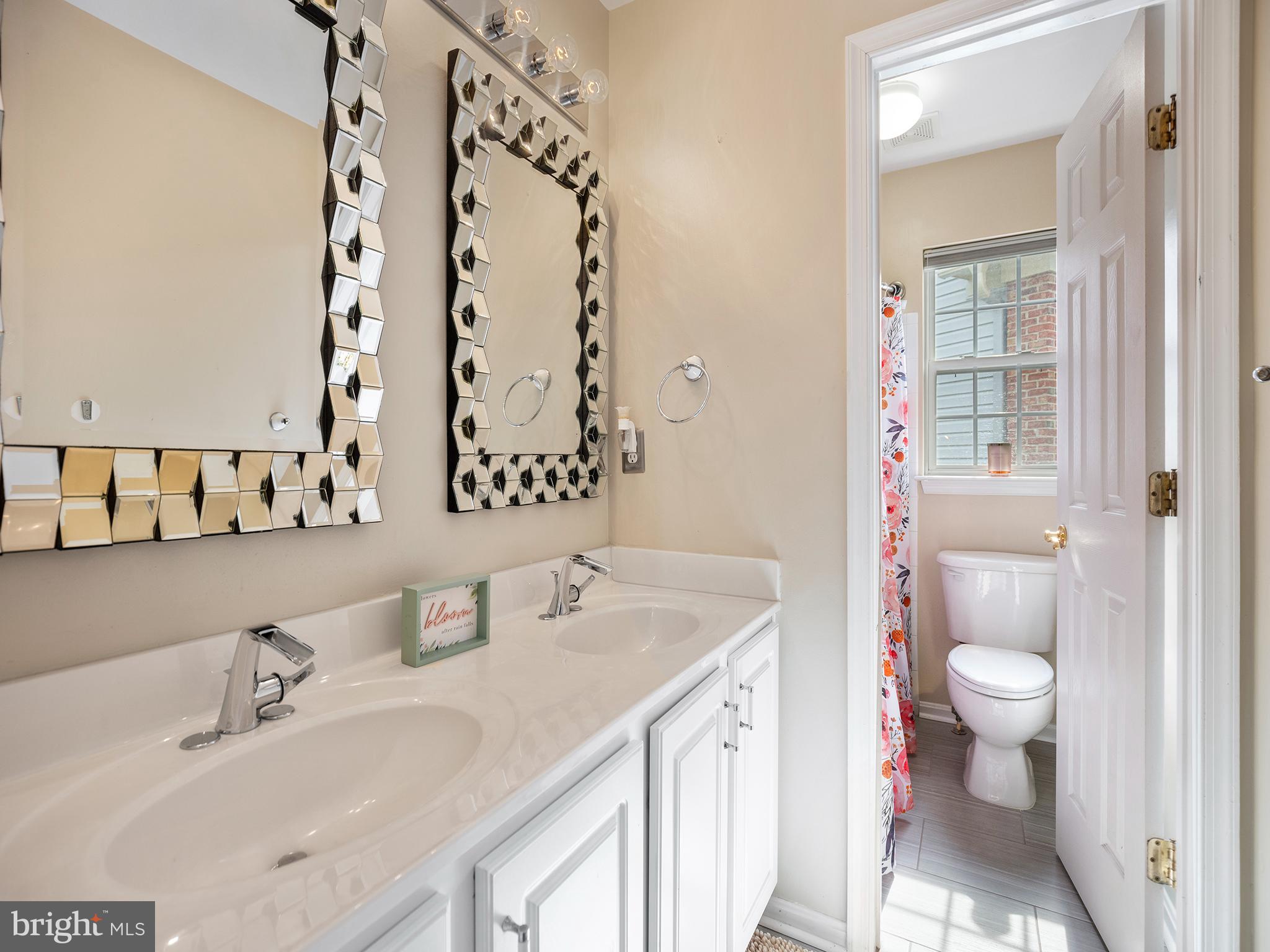 LYNDAM HILL - Residential