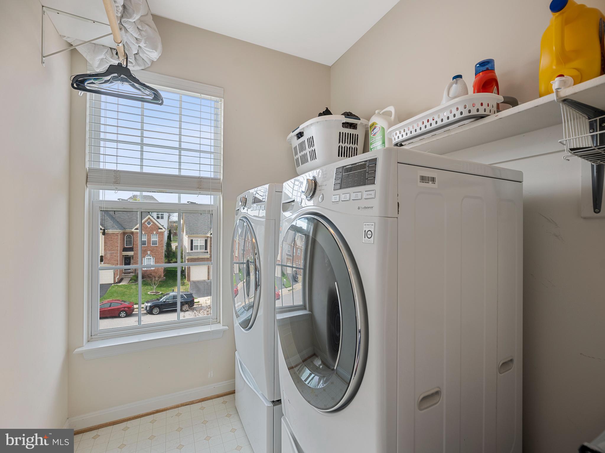 LYNDAM HILL - Residential