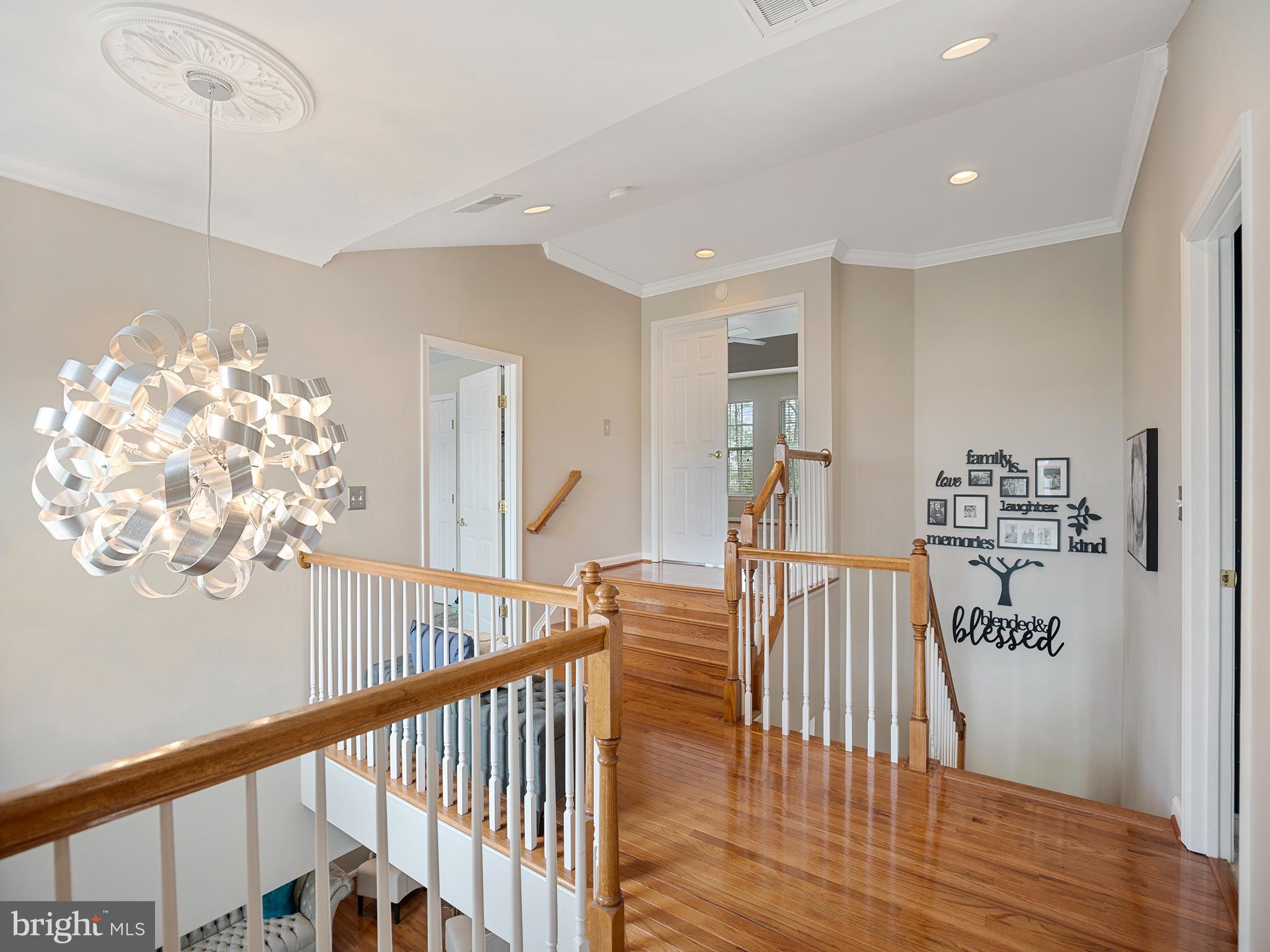 LYNDAM HILL - Residential