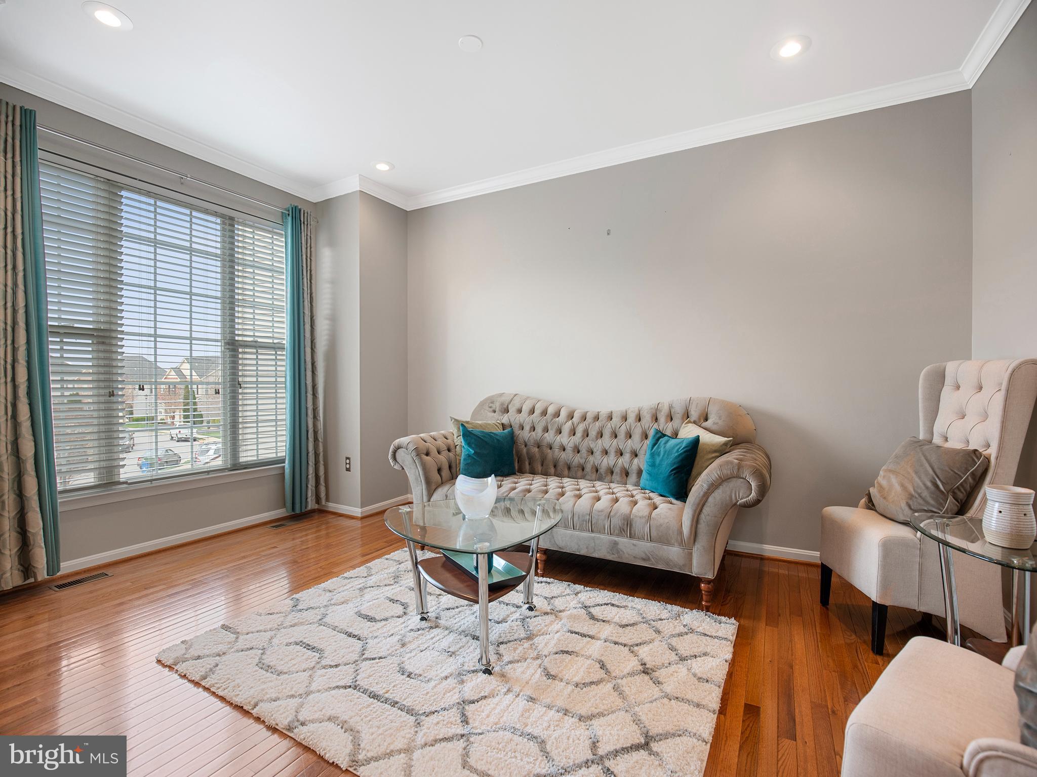 LYNDAM HILL - Residential