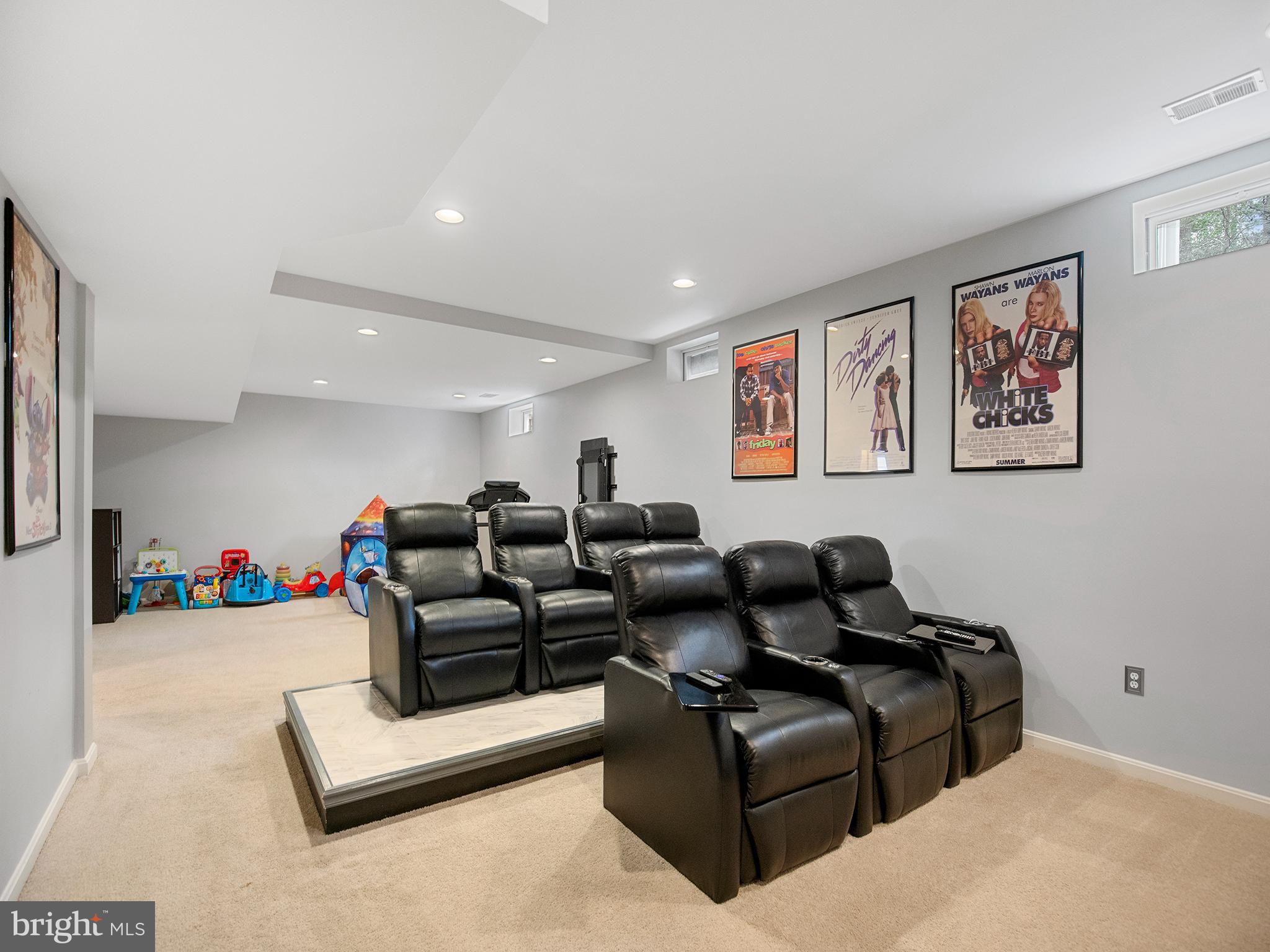 LYNDAM HILL - Residential