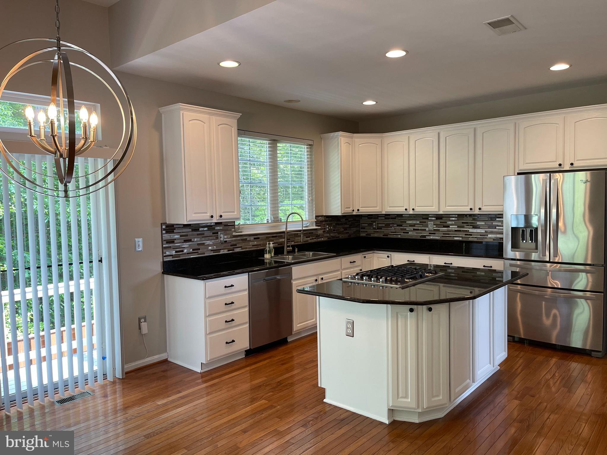 LYNDAM HILL - Residential