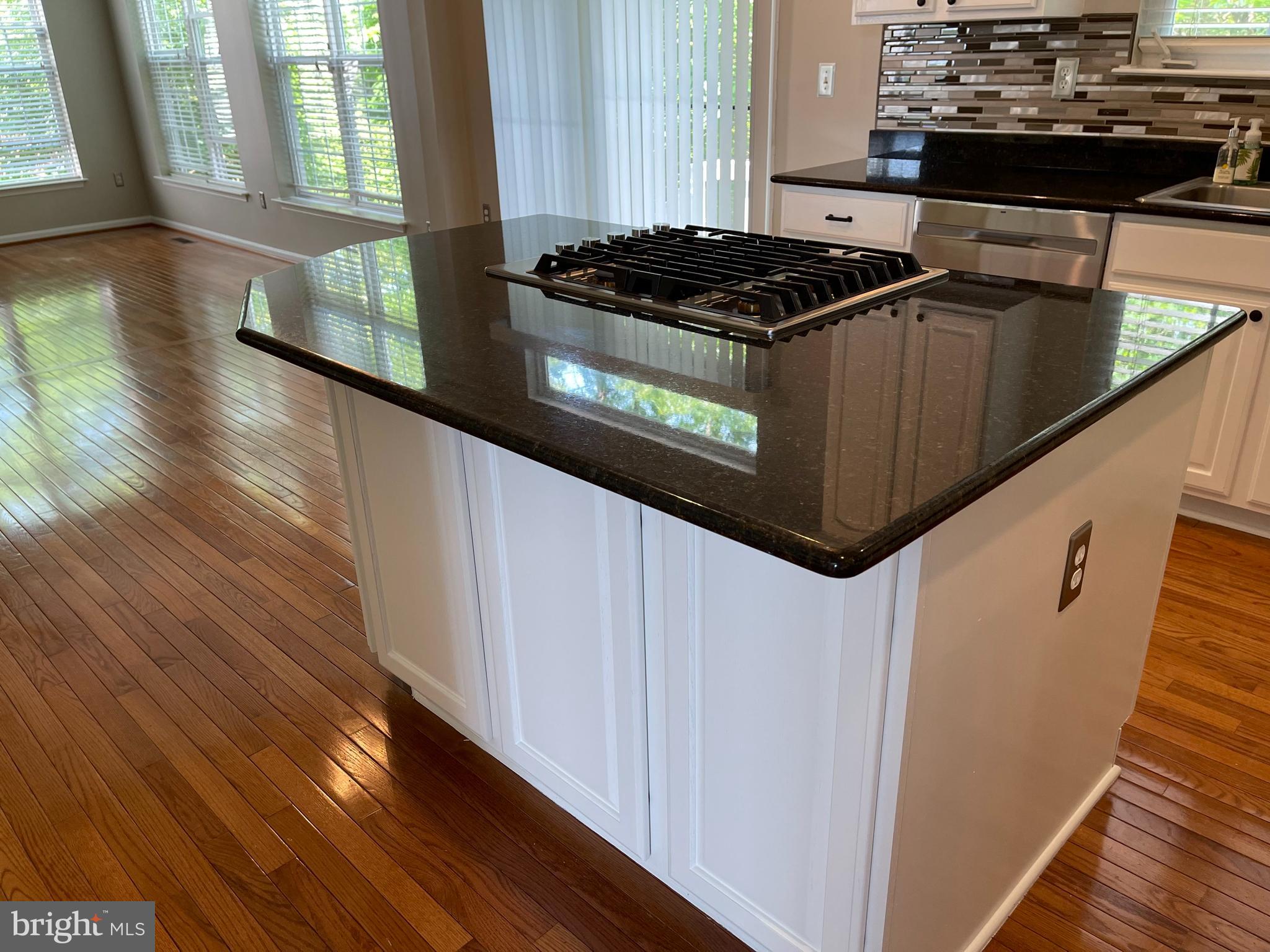 LYNDAM HILL - Residential