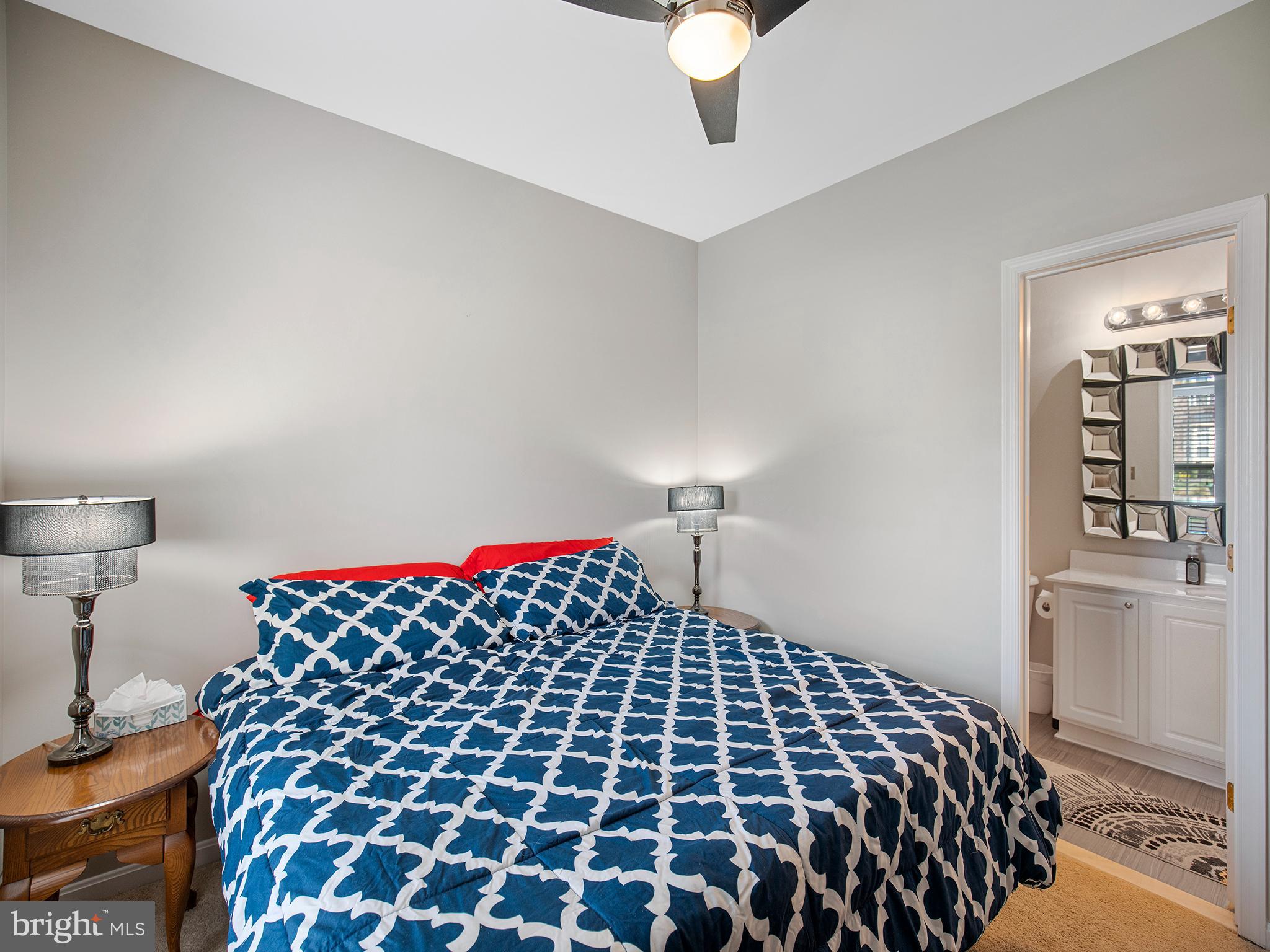 LYNDAM HILL - Residential