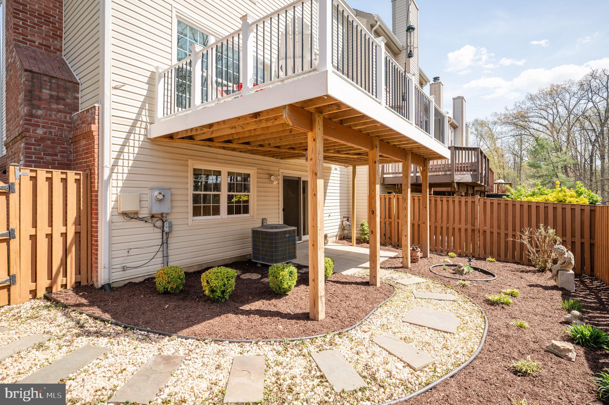 CAROLINE OAKS - Residential