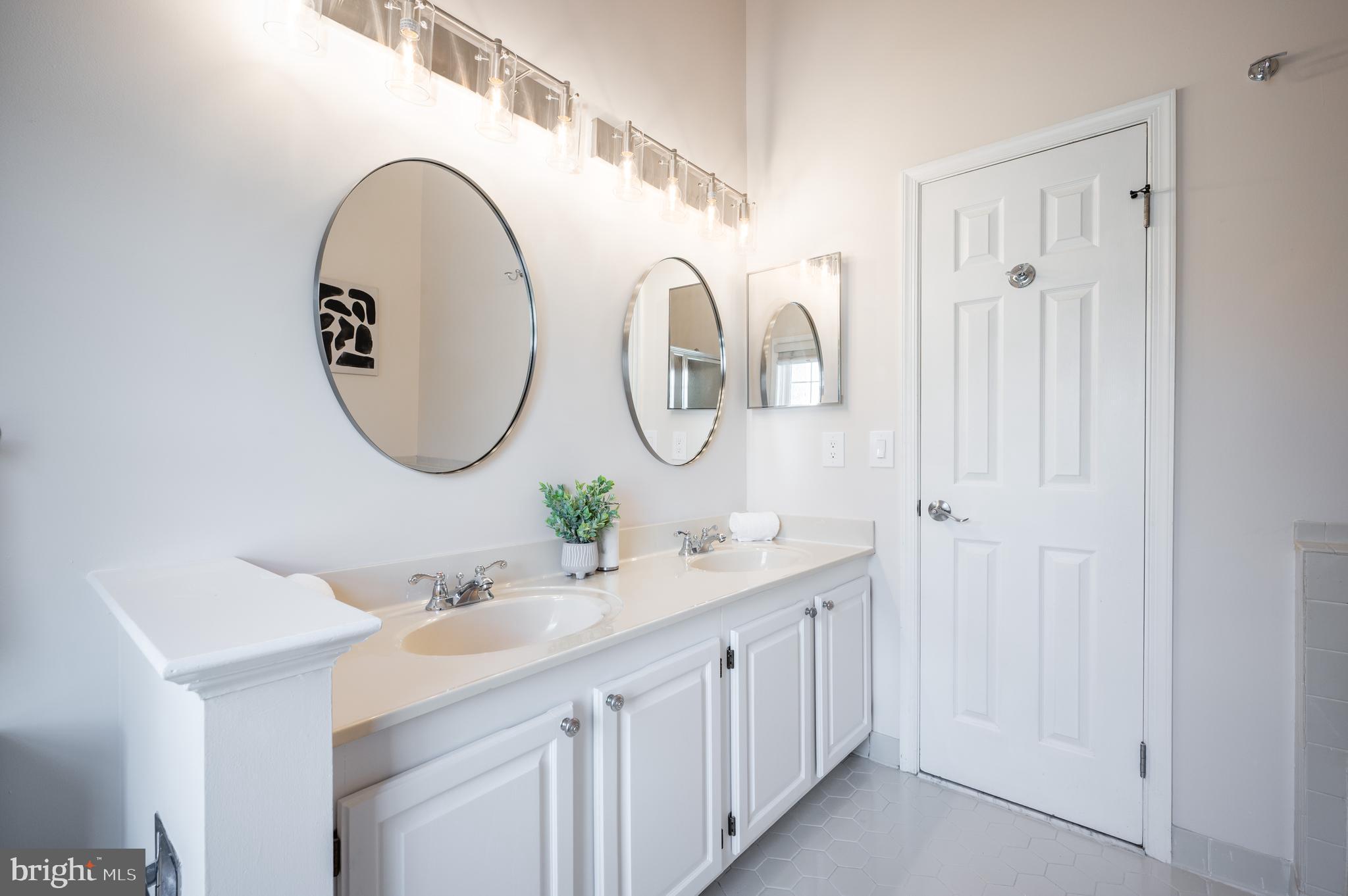 CAROLINE OAKS - Residential