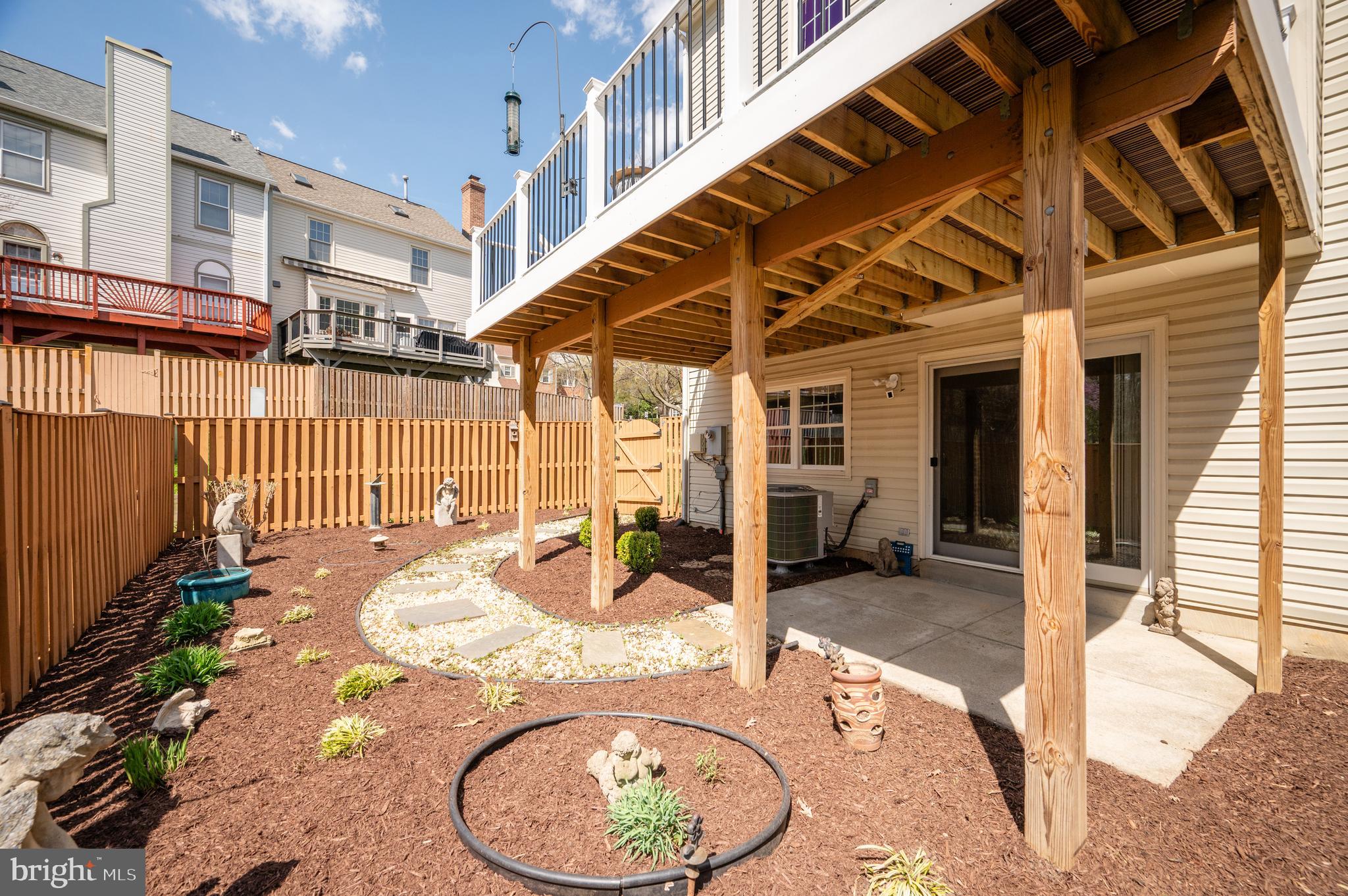 CAROLINE OAKS - Residential