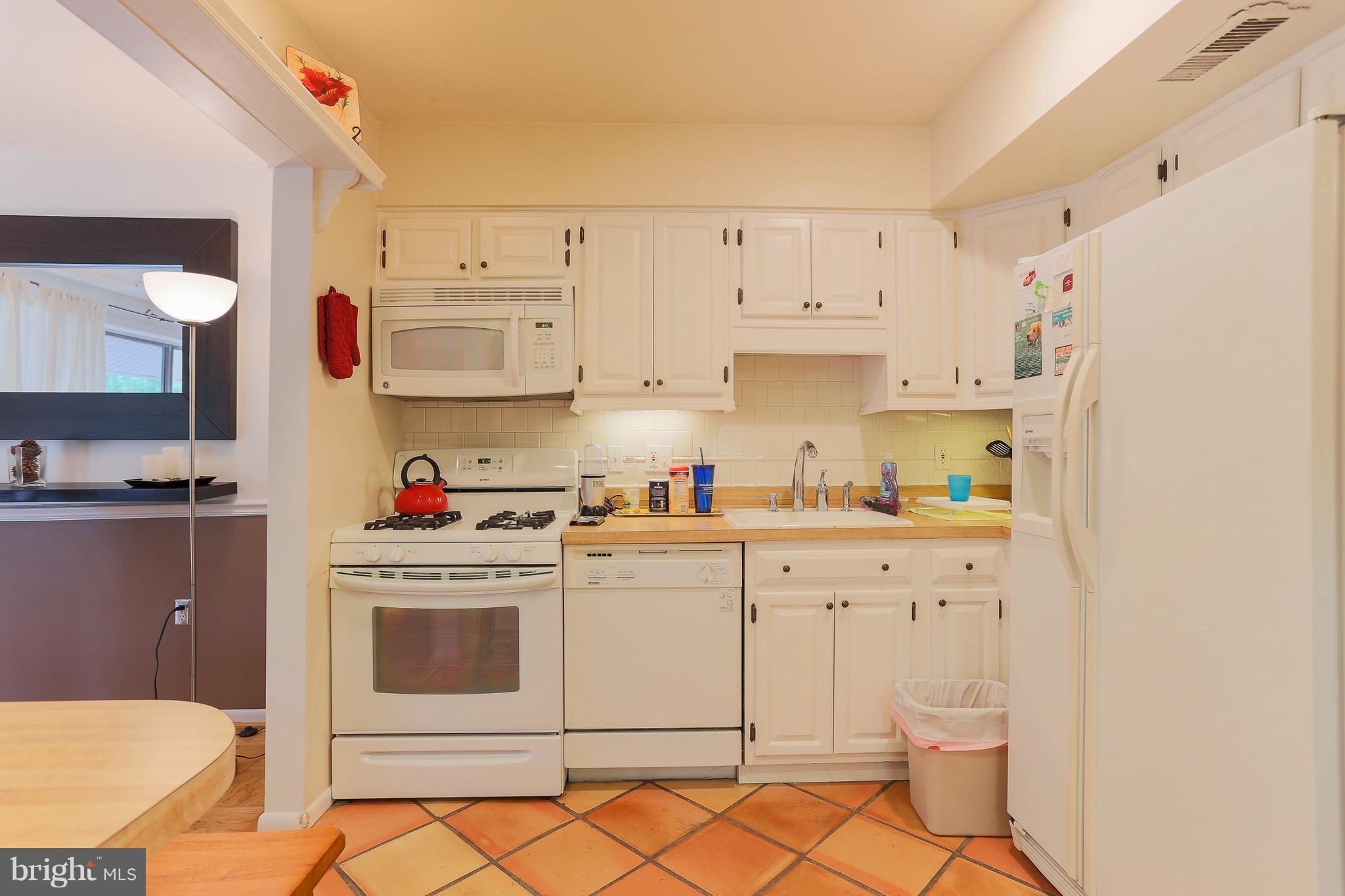 CROSS KEYS - Residential Lease