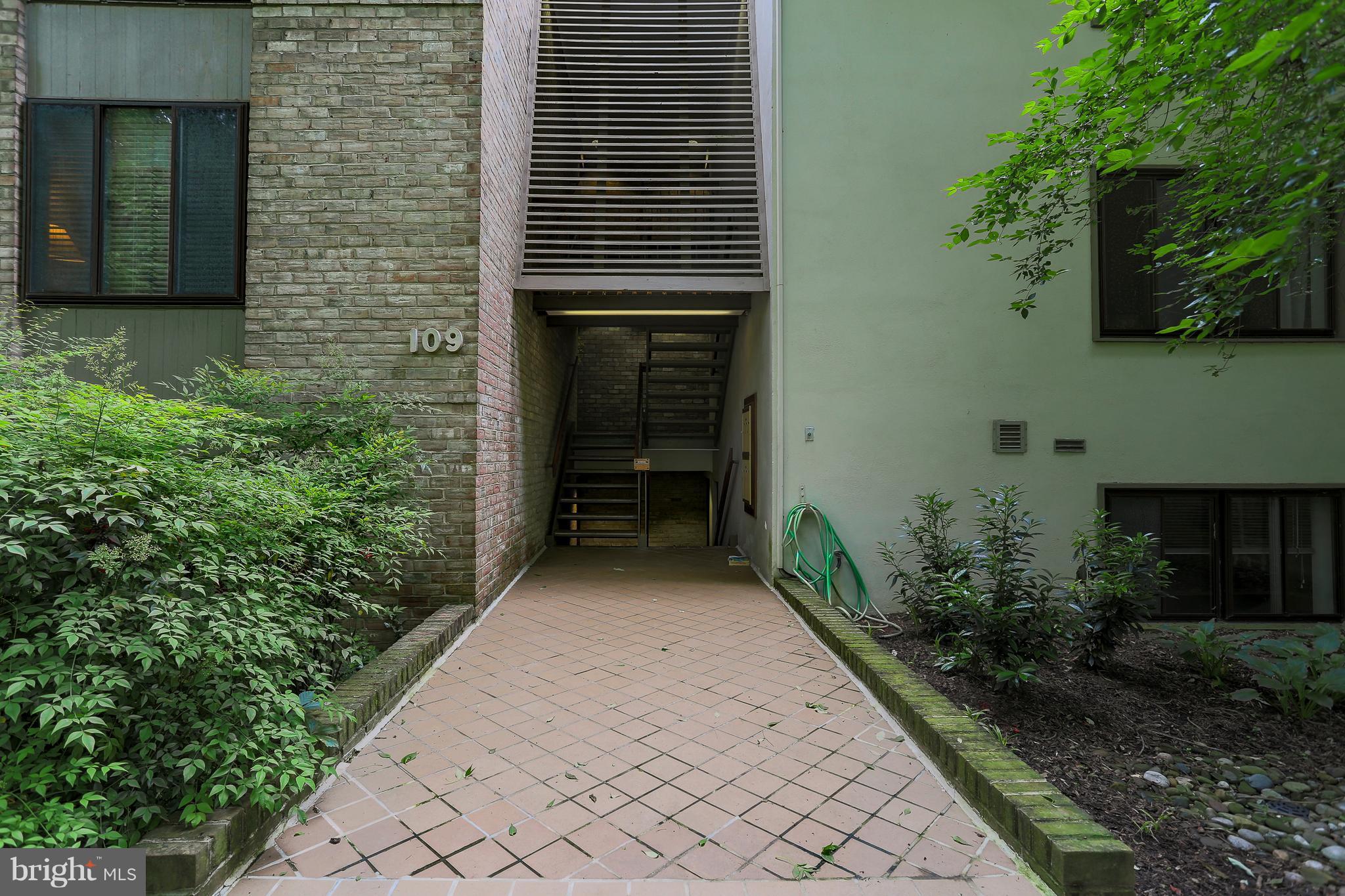 CROSS KEYS - Residential Lease