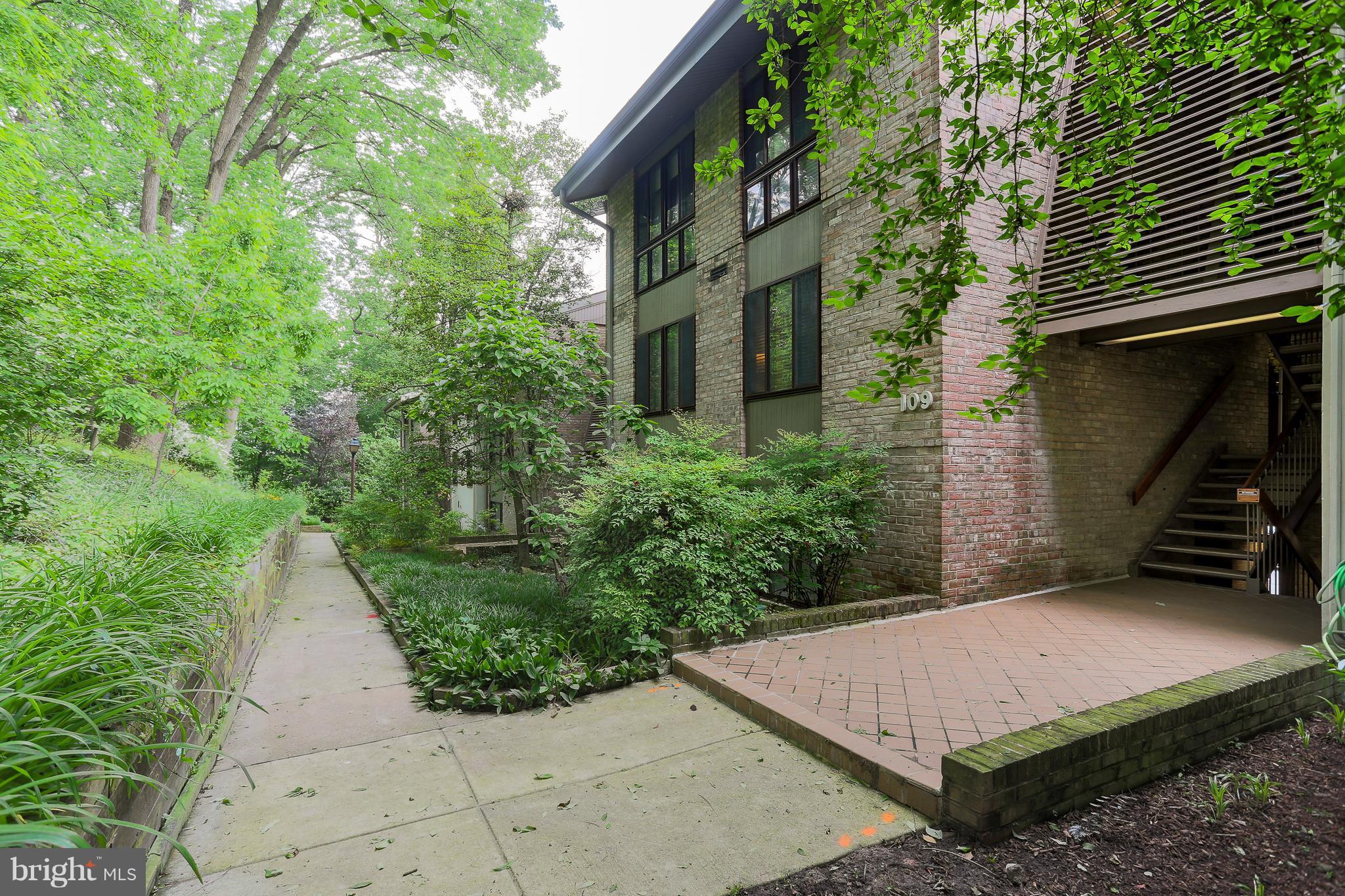 CROSS KEYS - Residential Lease