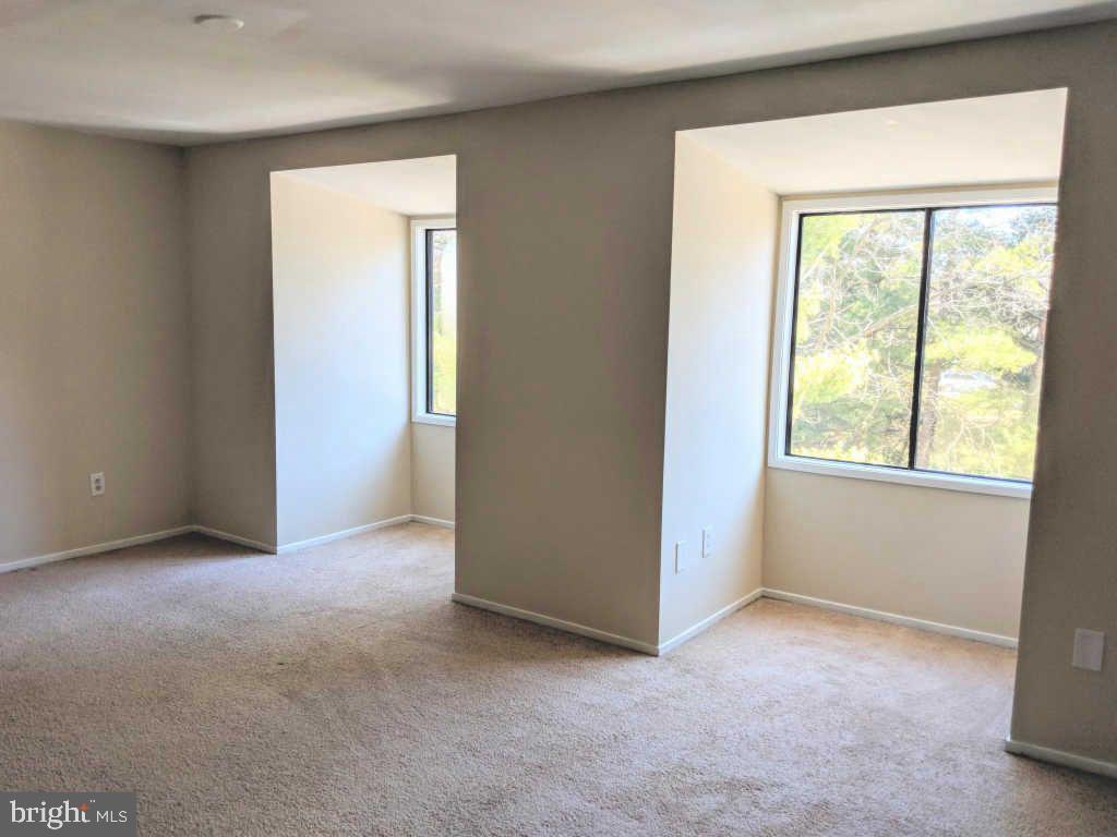 MONTGOMERY VILLAGE - Residential Lease