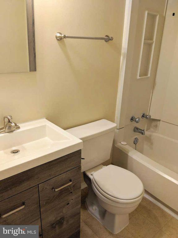 MONTGOMERY VILLAGE - Residential Lease