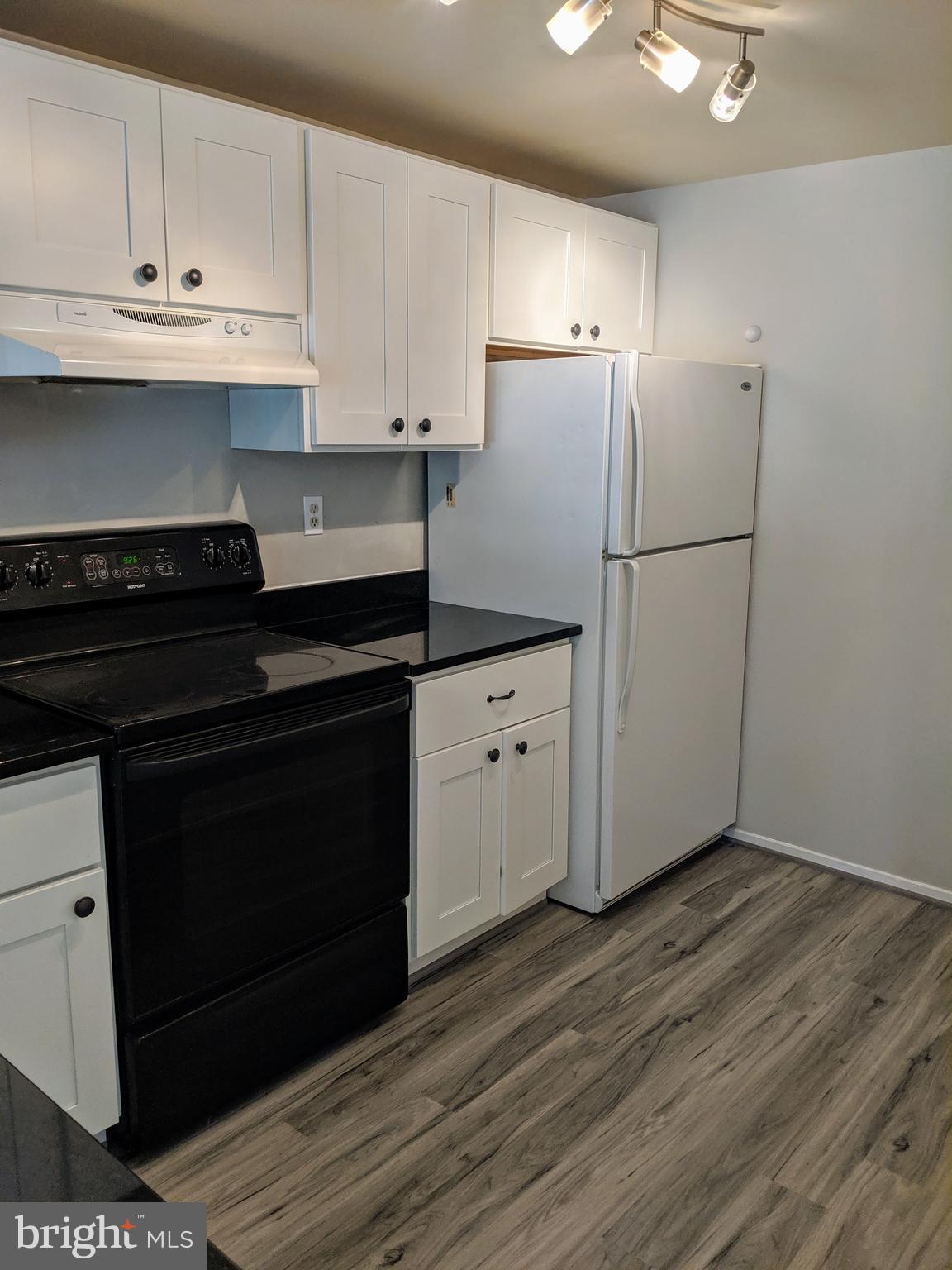 MONTGOMERY VILLAGE - Residential Lease